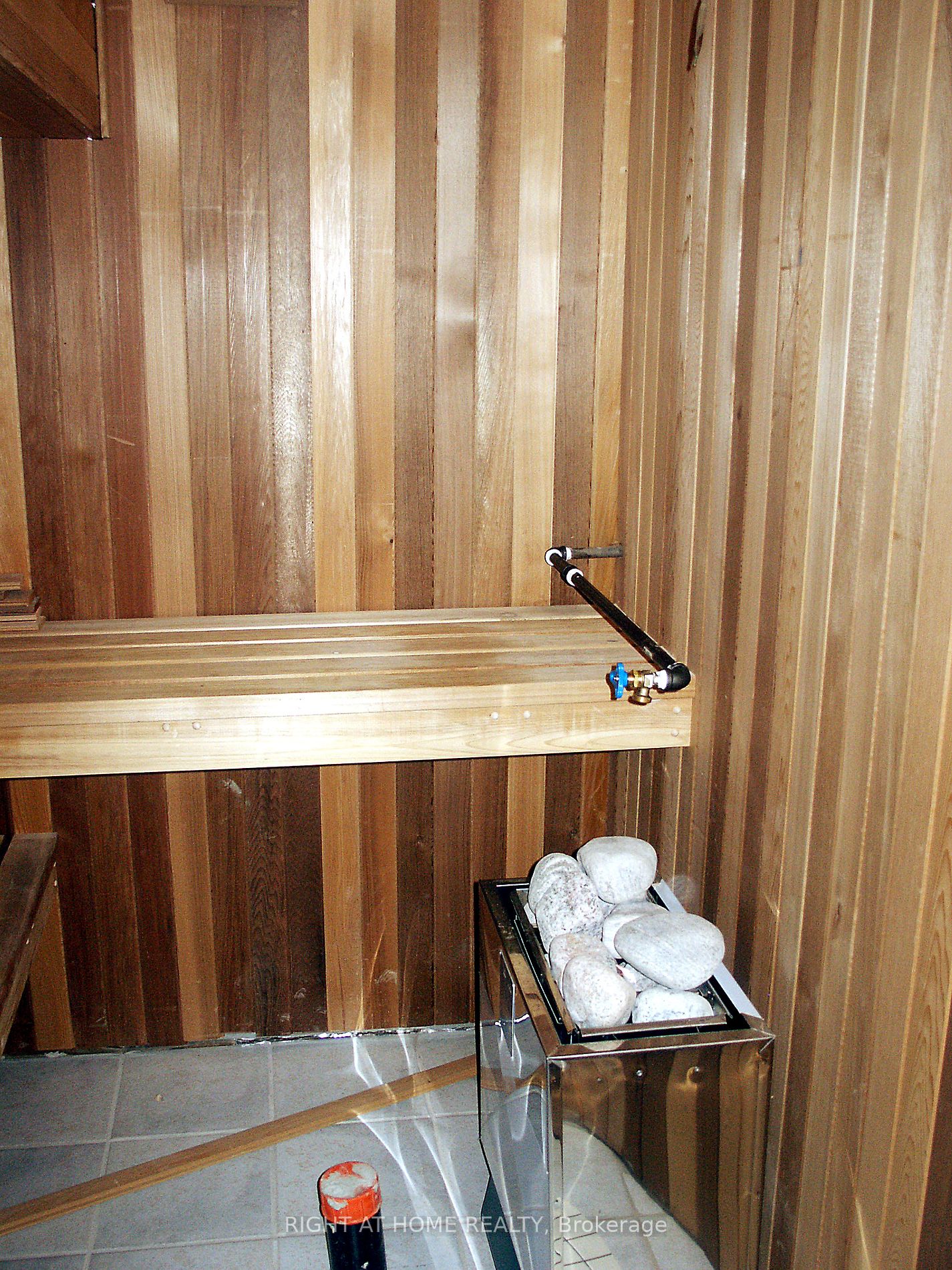 1 Sussex Dr Property Photo 22