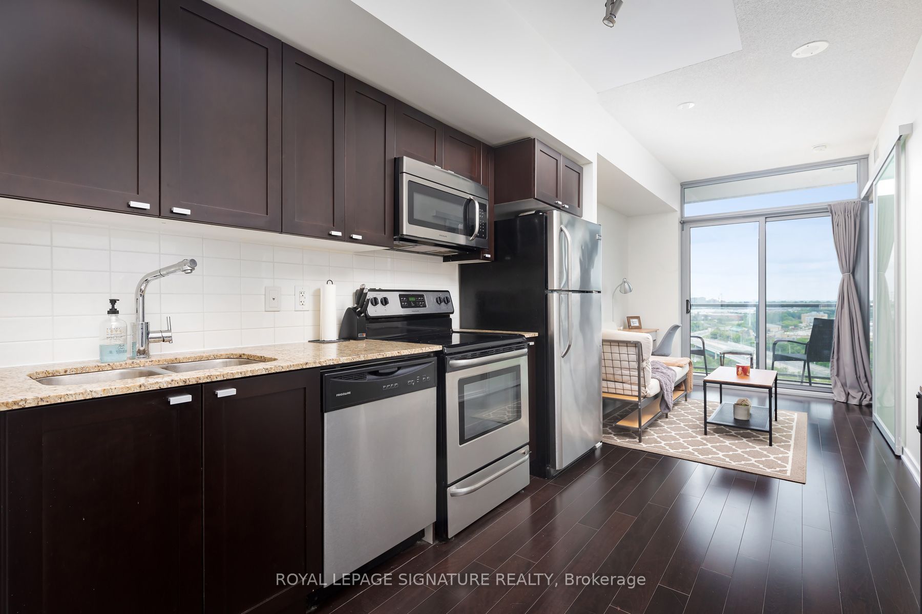 105 The Queensway Ave 08 Property Photo 1