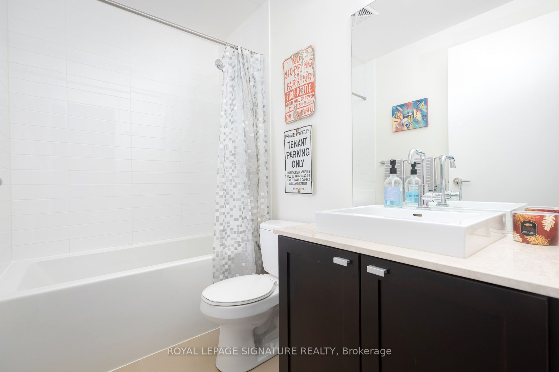 105 The Queensway Ave 08 Property Photo 7