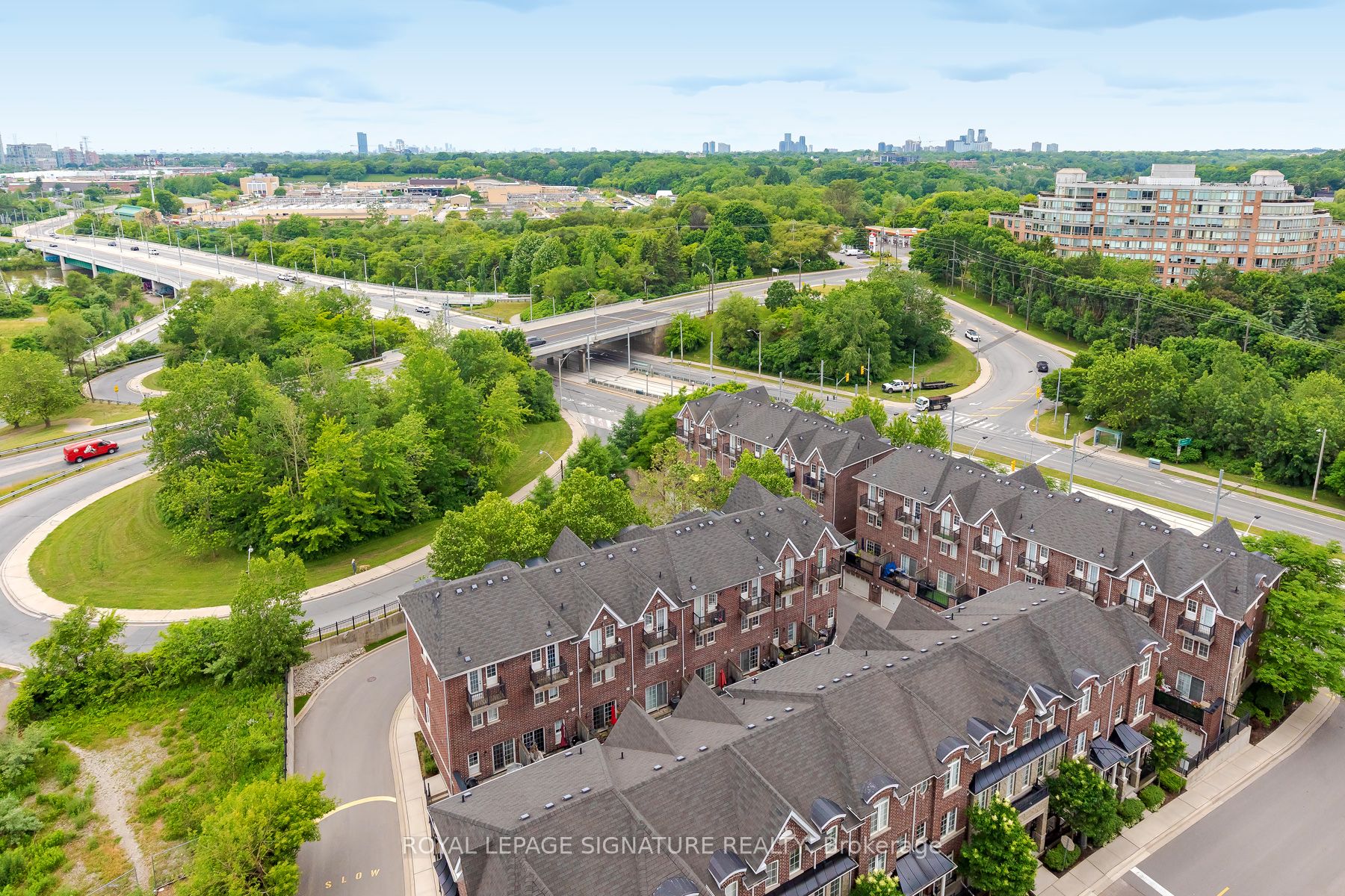 105 The Queensway Ave 08 Property Photo 13