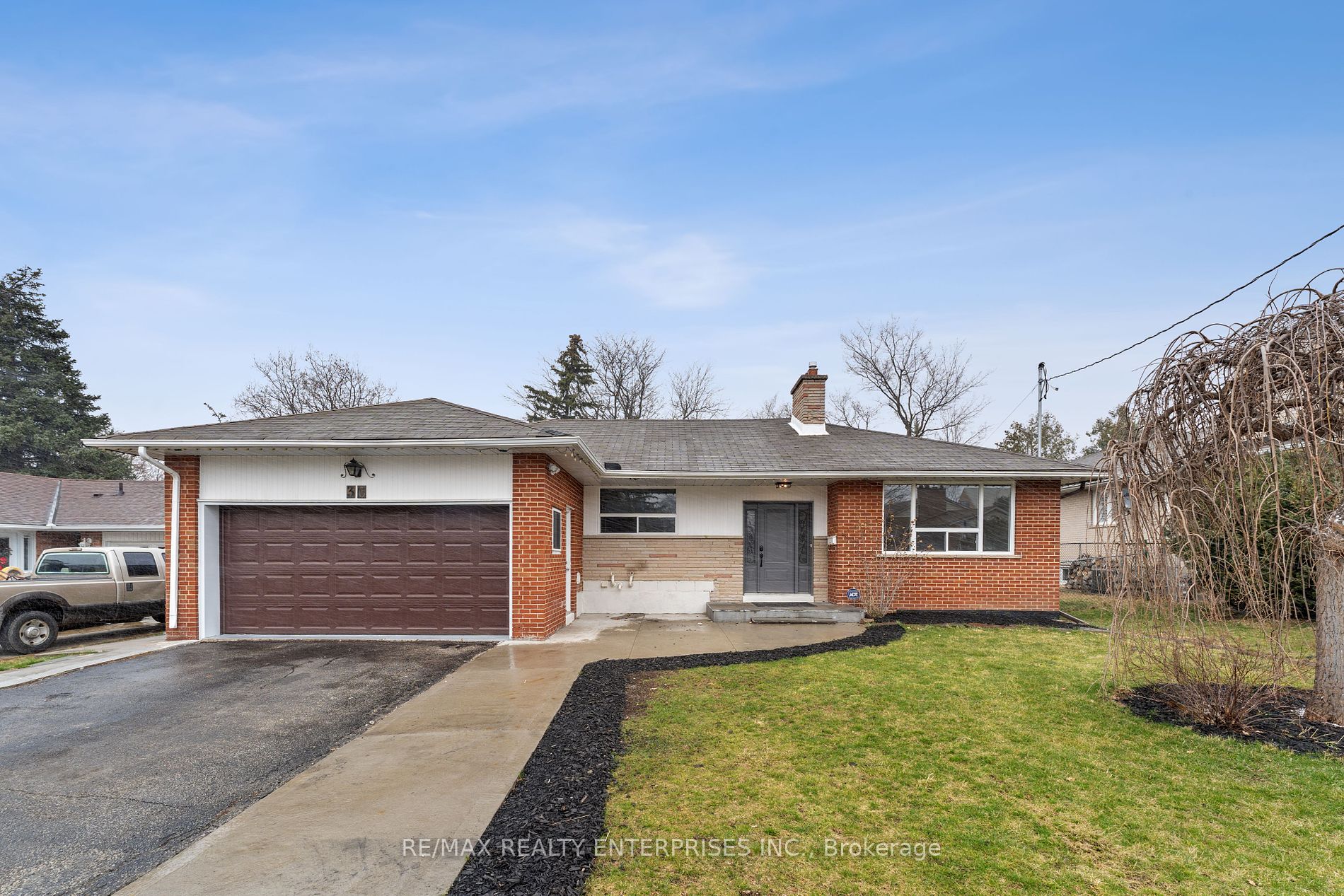 30 Nanwood Dr Property Photo 1