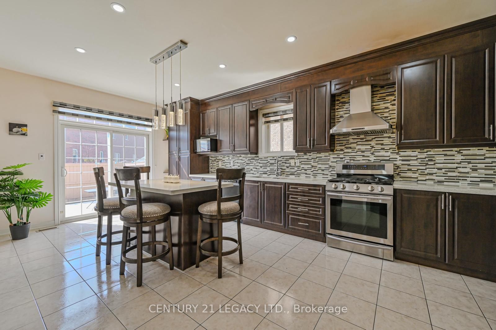 56 Gamson Cres Property Photo 12