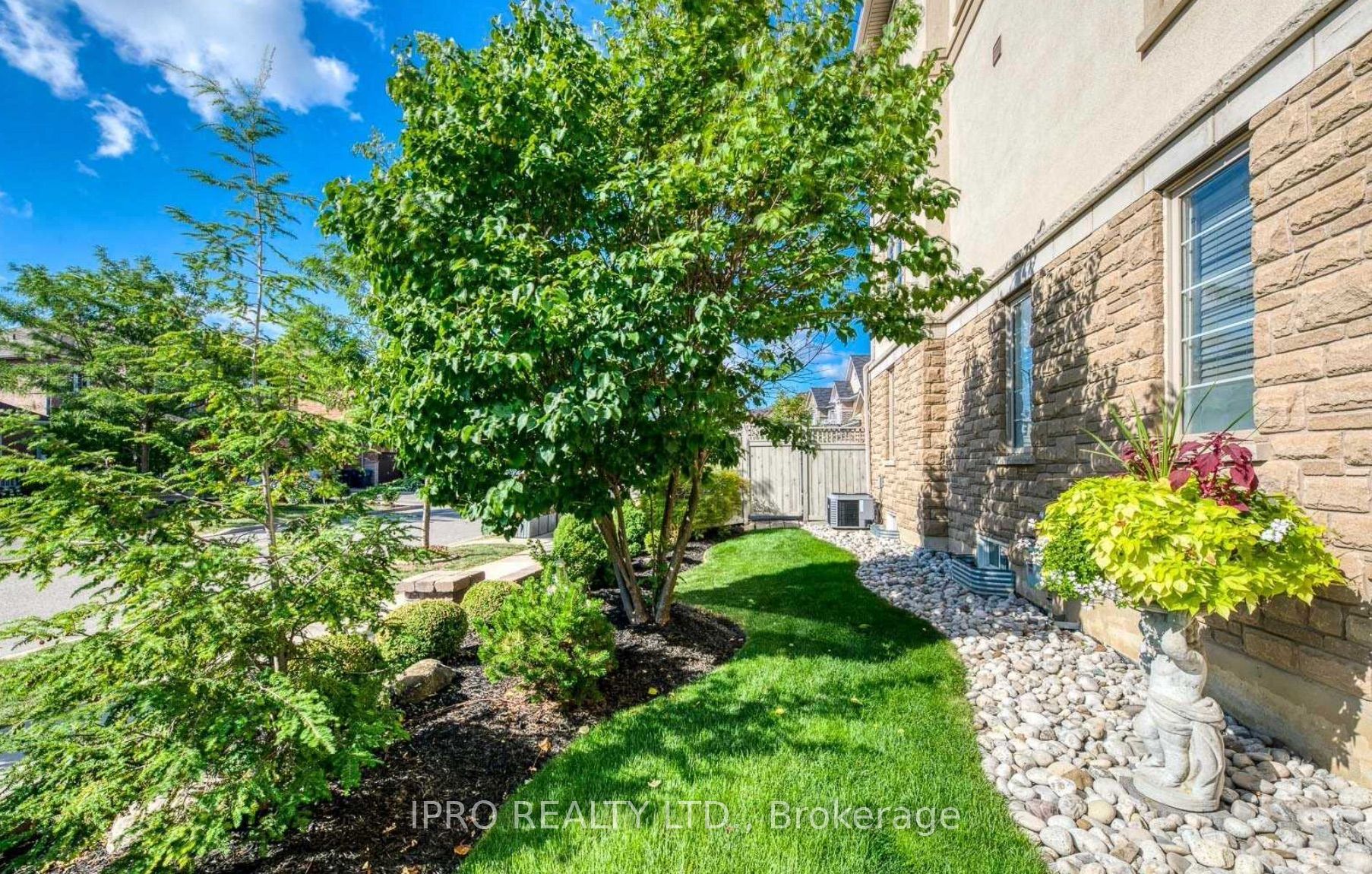 5414 Oscar Peterson Blvd W Property Photo 17