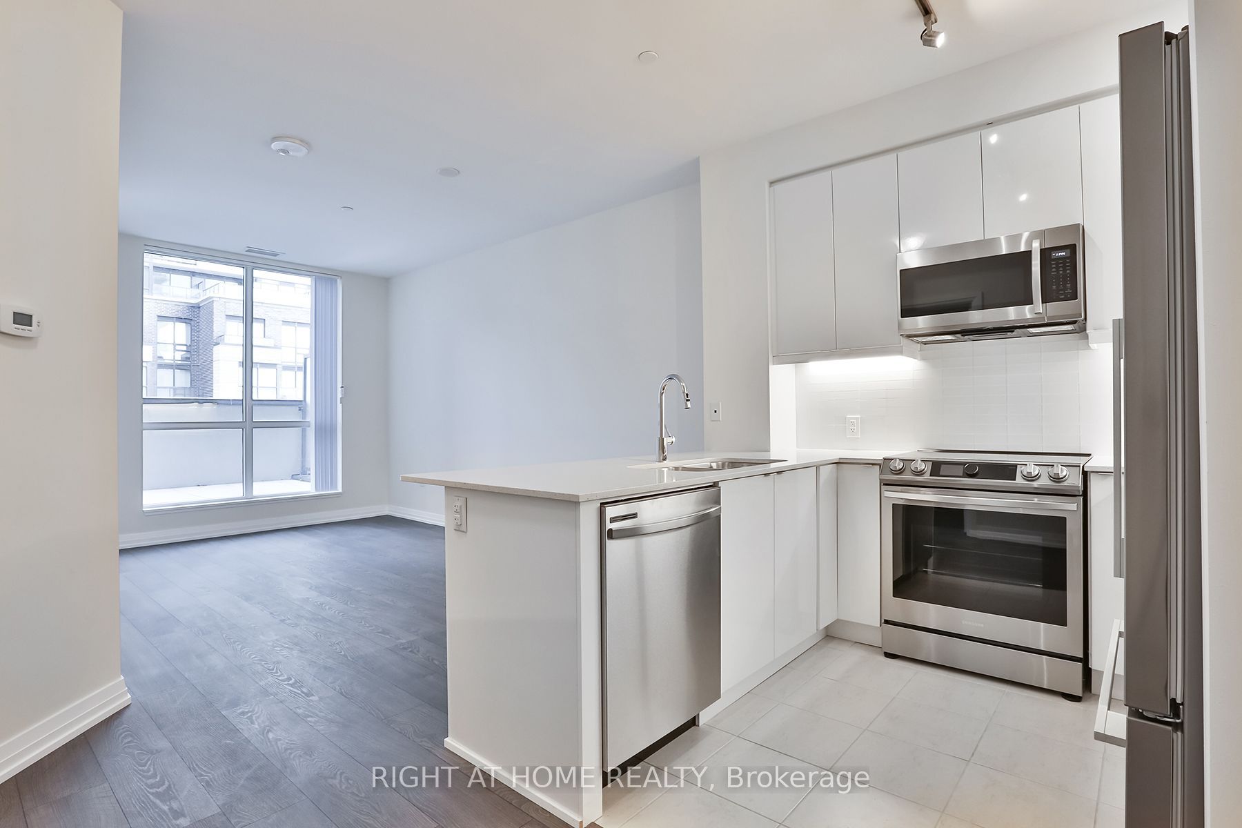 50 Thomas Riley Rd 09 Property Photo 1