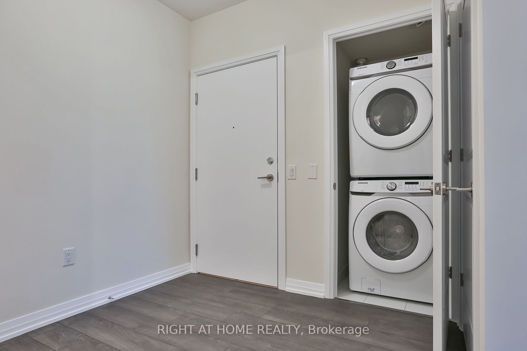 50 Thomas Riley Rd 09 Property Photo 2