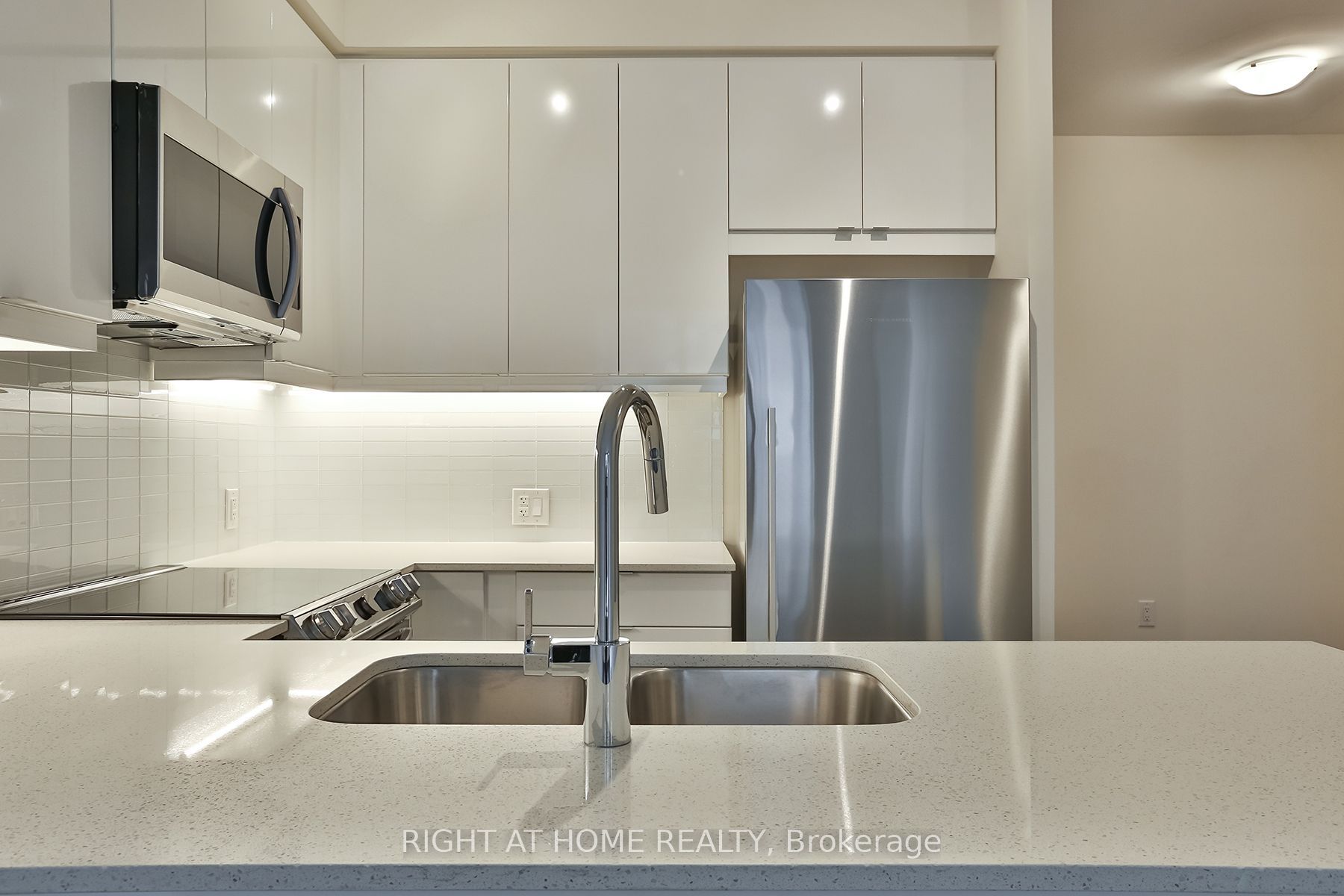 50 Thomas Riley Rd 09 Property Photo 4