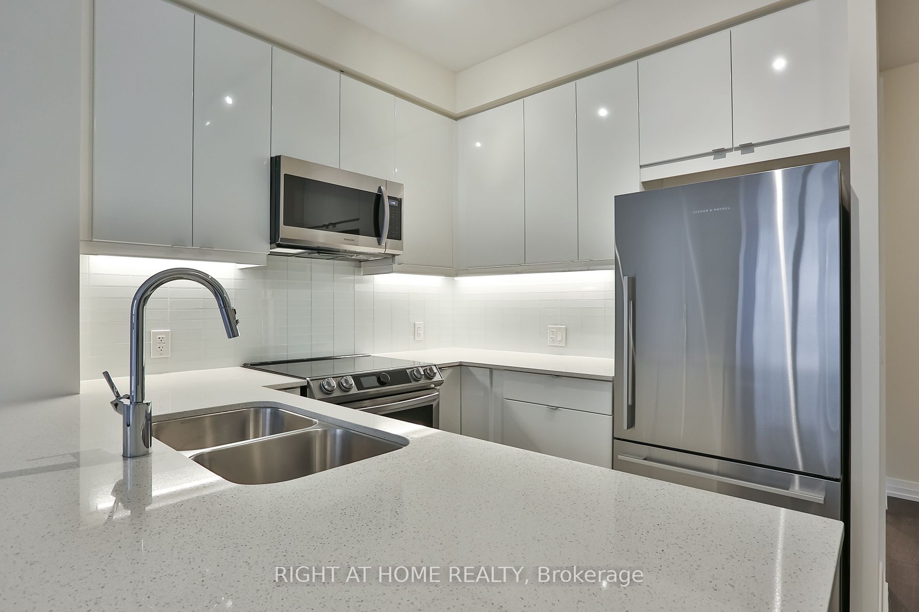 50 Thomas Riley Rd 09 Property Photo 5