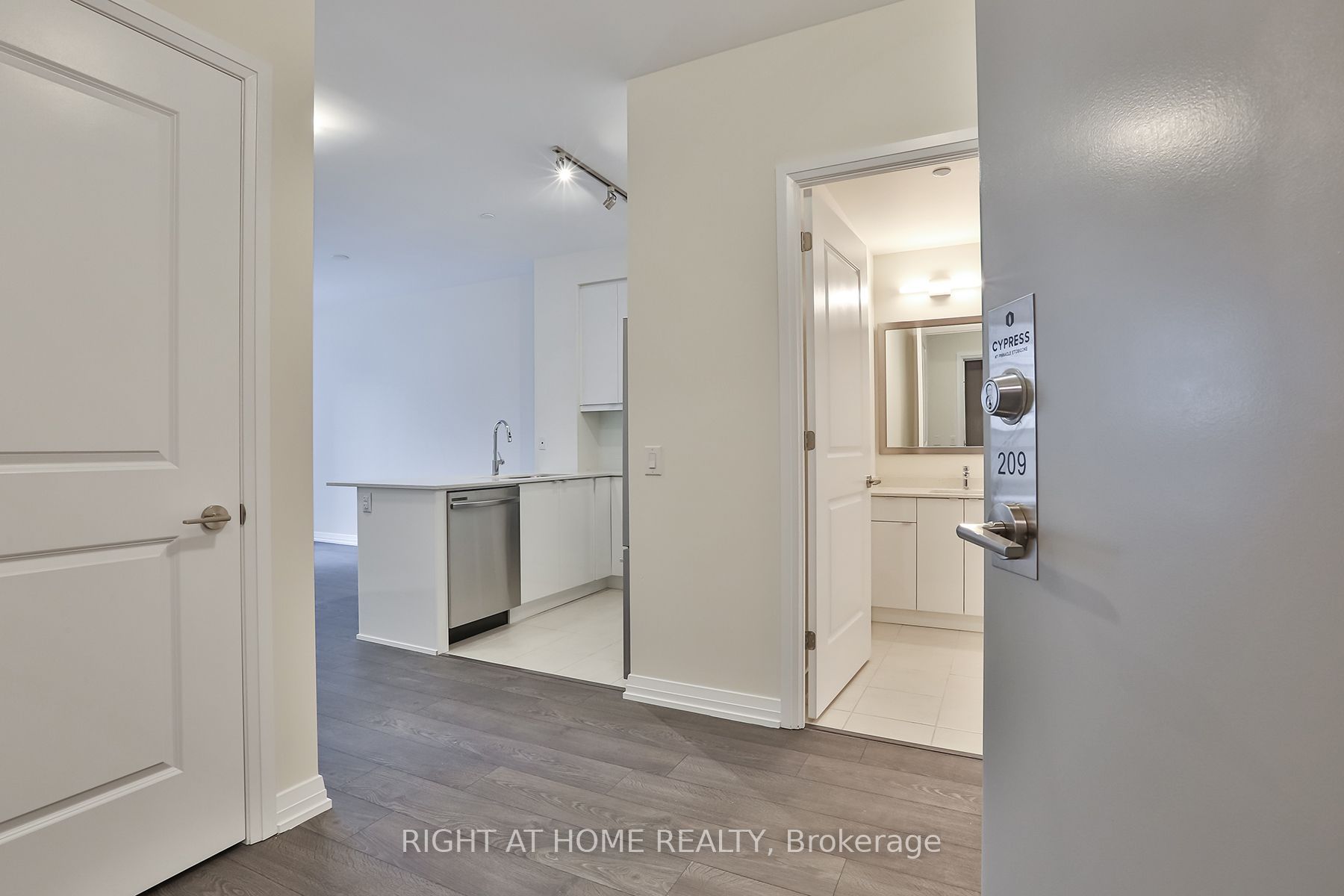 50 Thomas Riley Rd 09 Property Photo 6