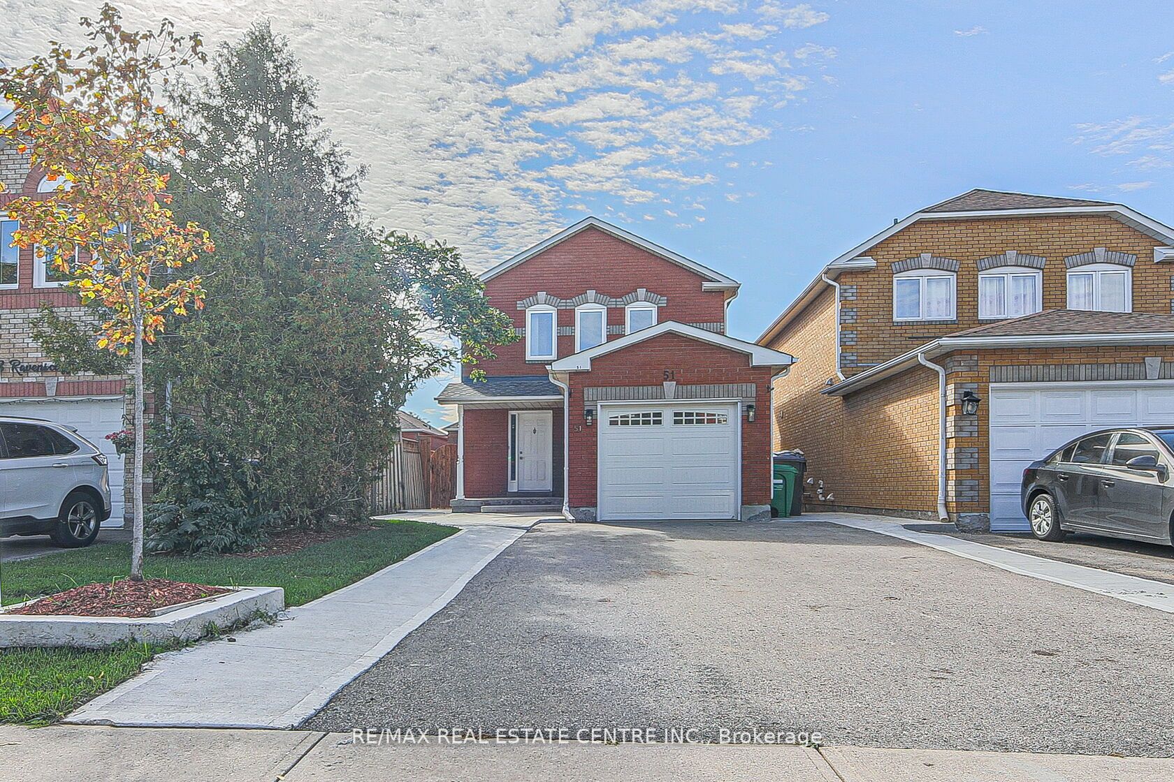 51 Ravenscliffe Crt Property Photo 3