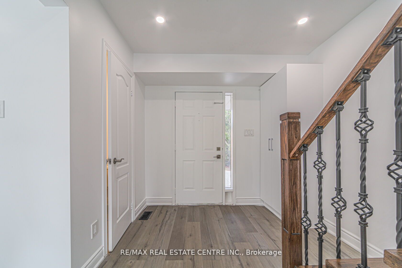 51 Ravenscliffe Crt Property Photo 6