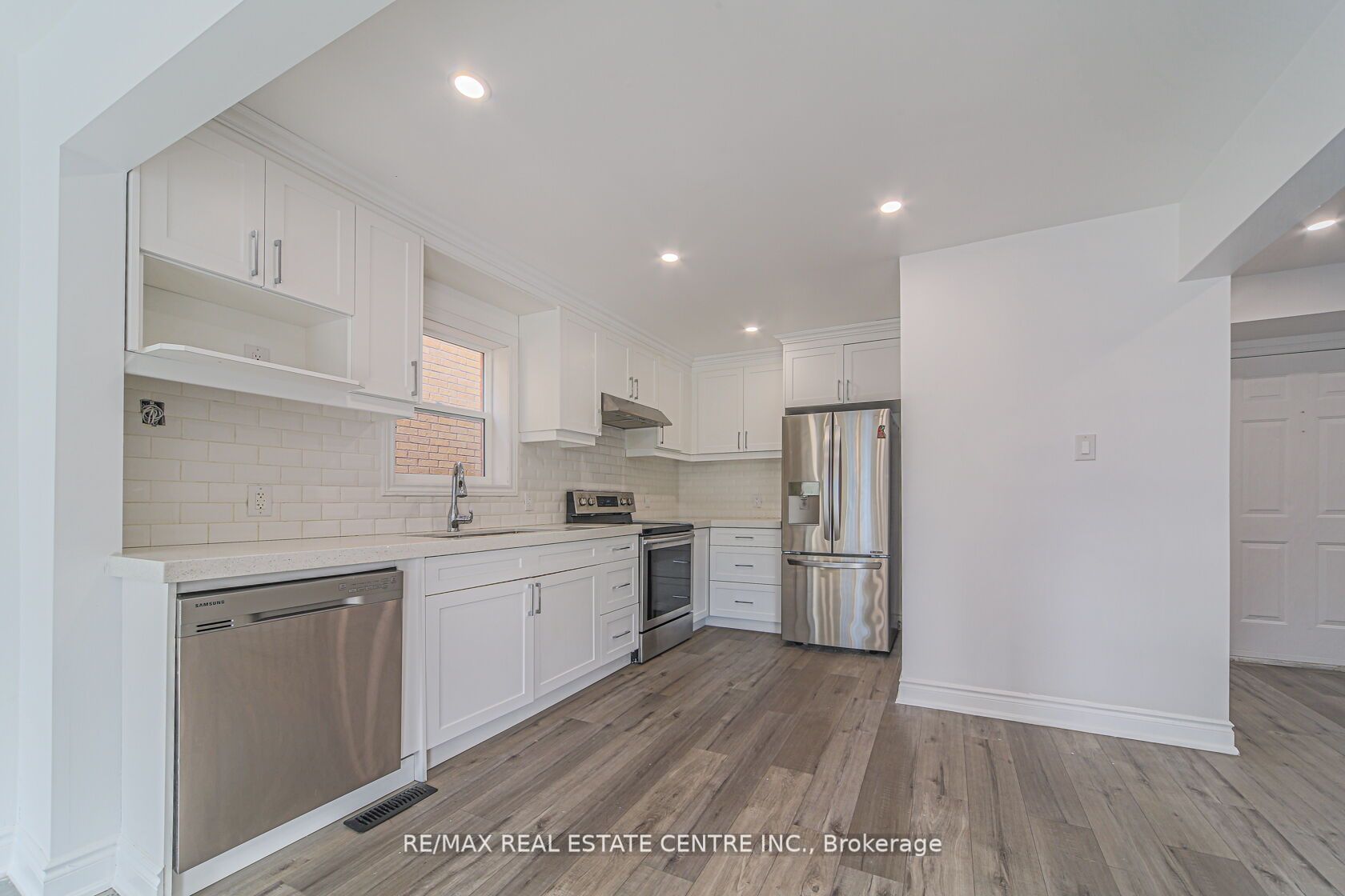 51 Ravenscliffe Crt Property Photo 9