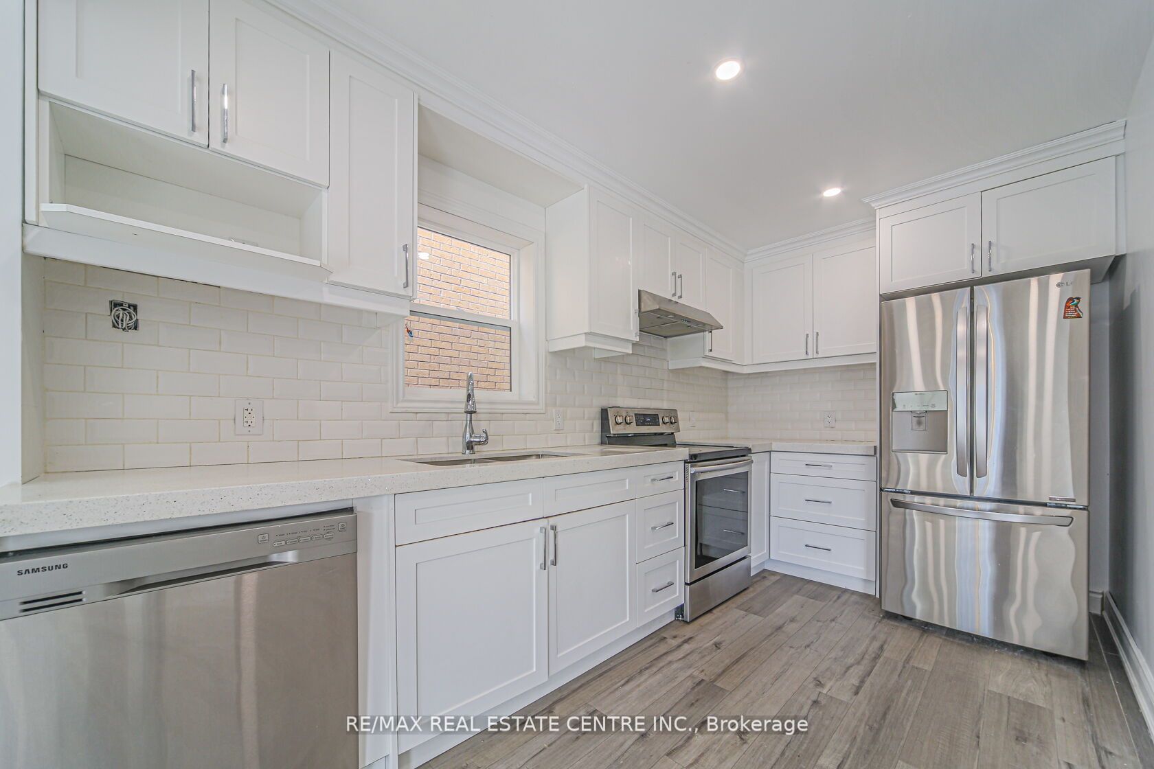 51 Ravenscliffe Crt Property Photo 10