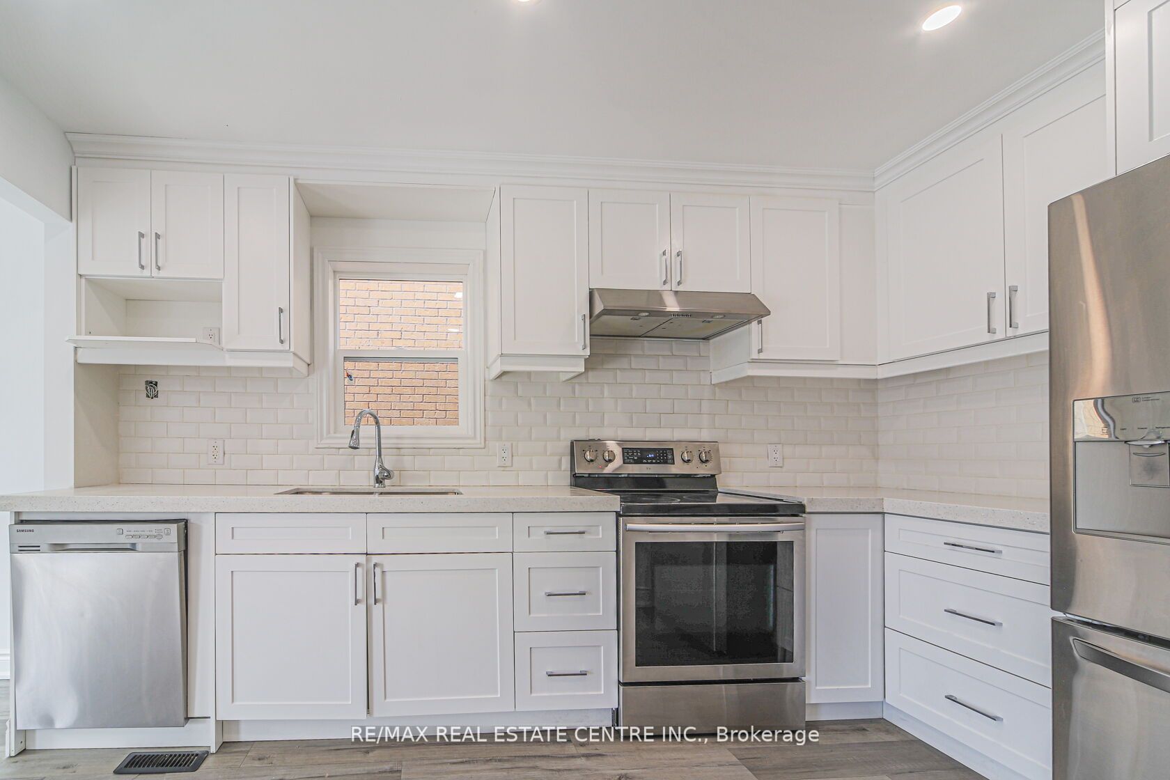 51 Ravenscliffe Crt Property Photo 11