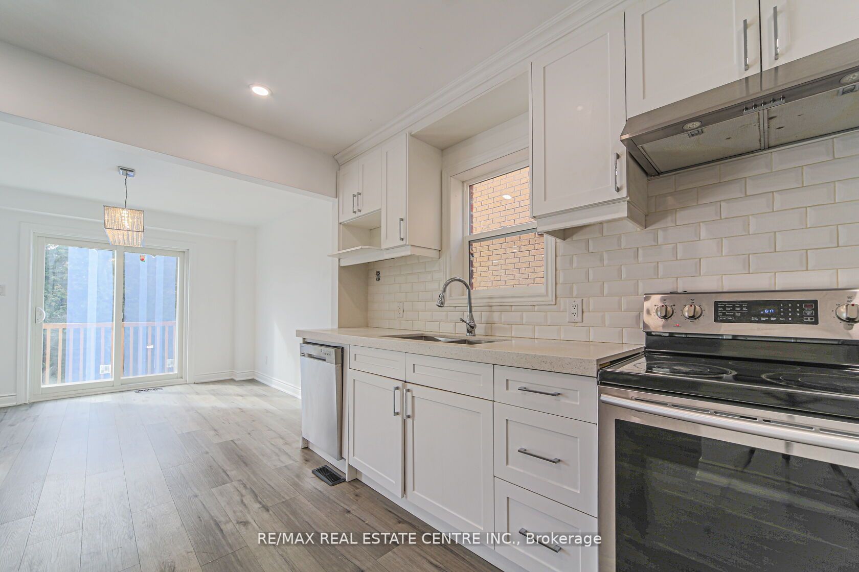 51 Ravenscliffe Crt Property Photo 12