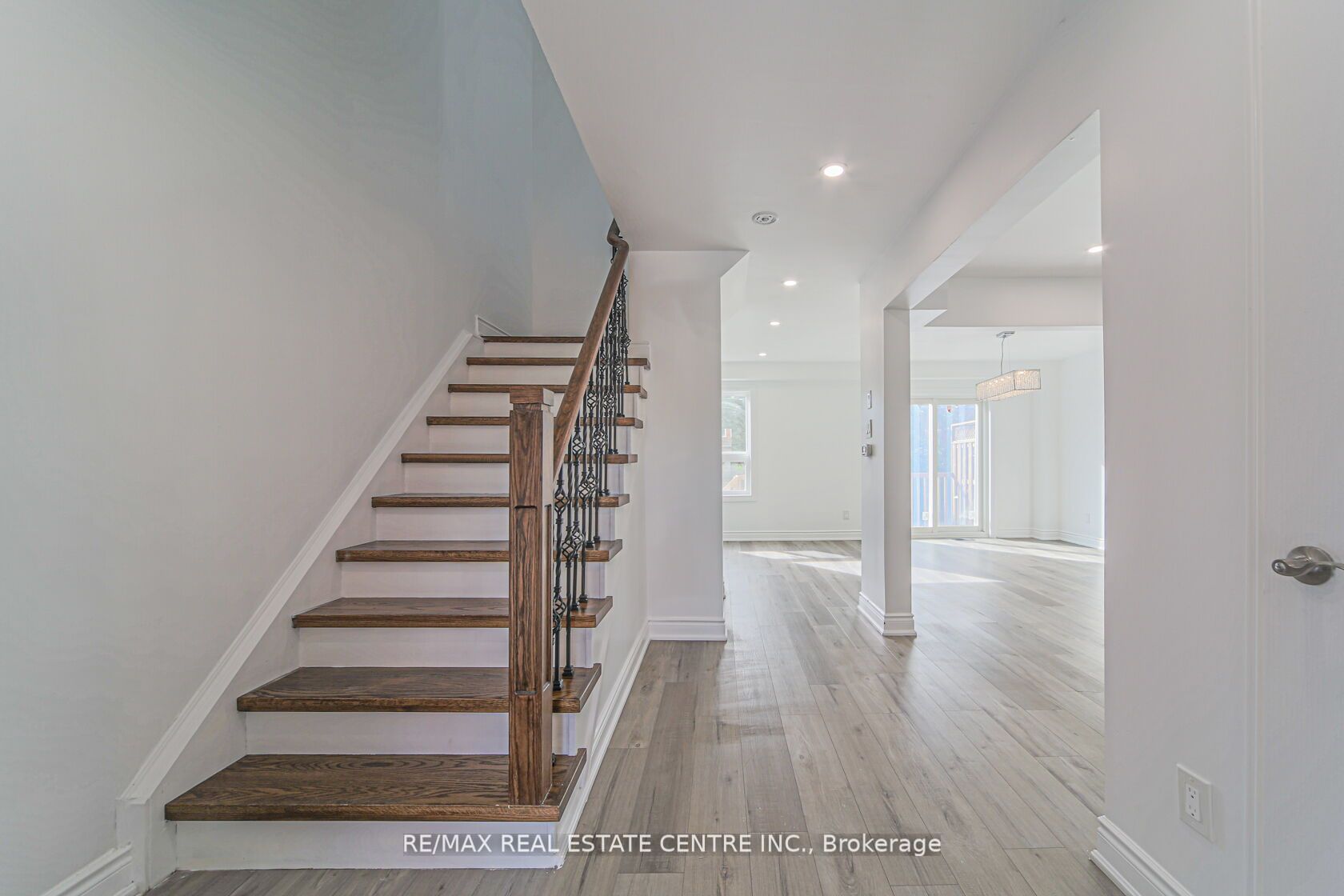 51 Ravenscliffe Crt Property Photo 18