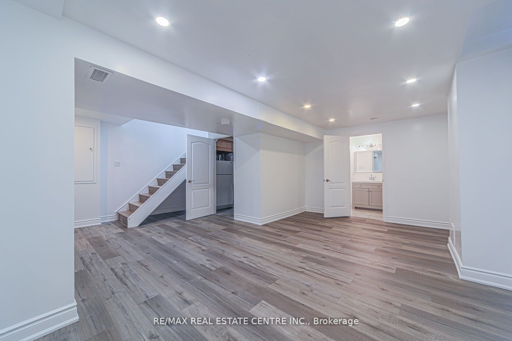 51 Ravenscliffe Crt Property Photo 23