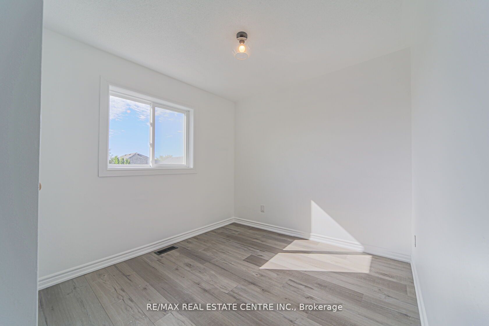 51 Ravenscliffe Crt Property Photo 33