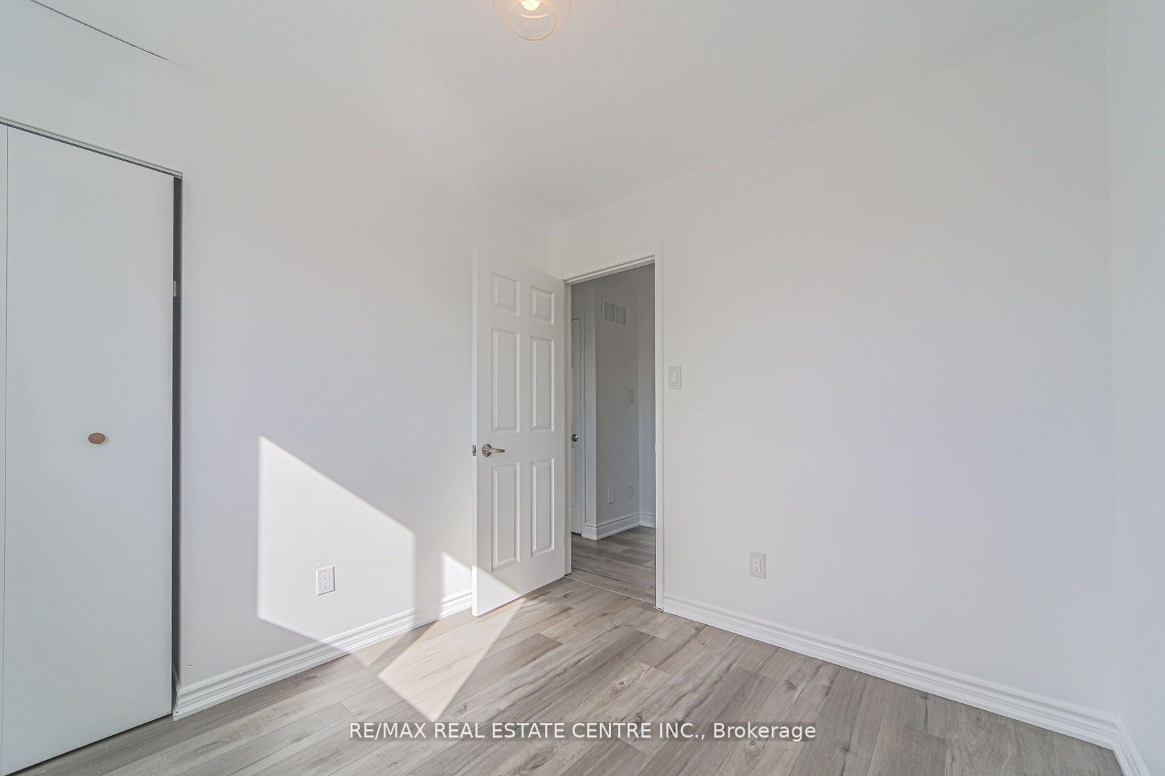 51 Ravenscliffe Crt Property Photo 35