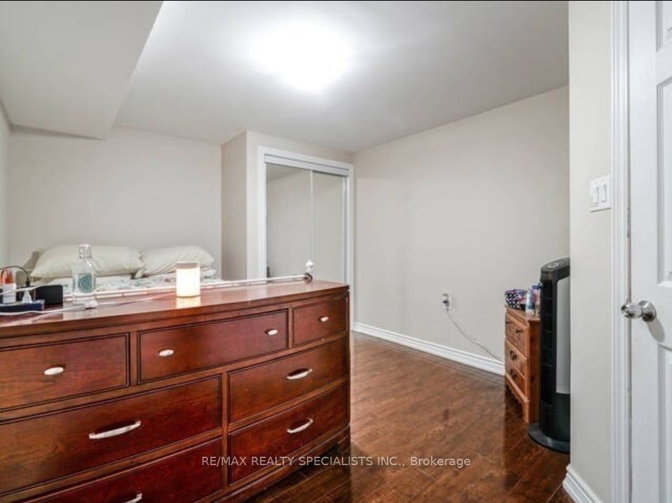 114 River Rock Cres Property Photo 4