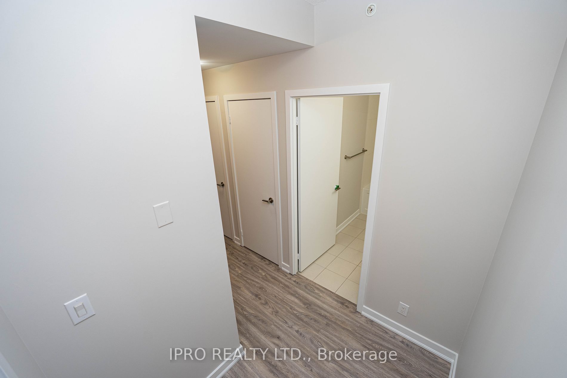 3985 Grand Park Dr 1912 Property Photo 2