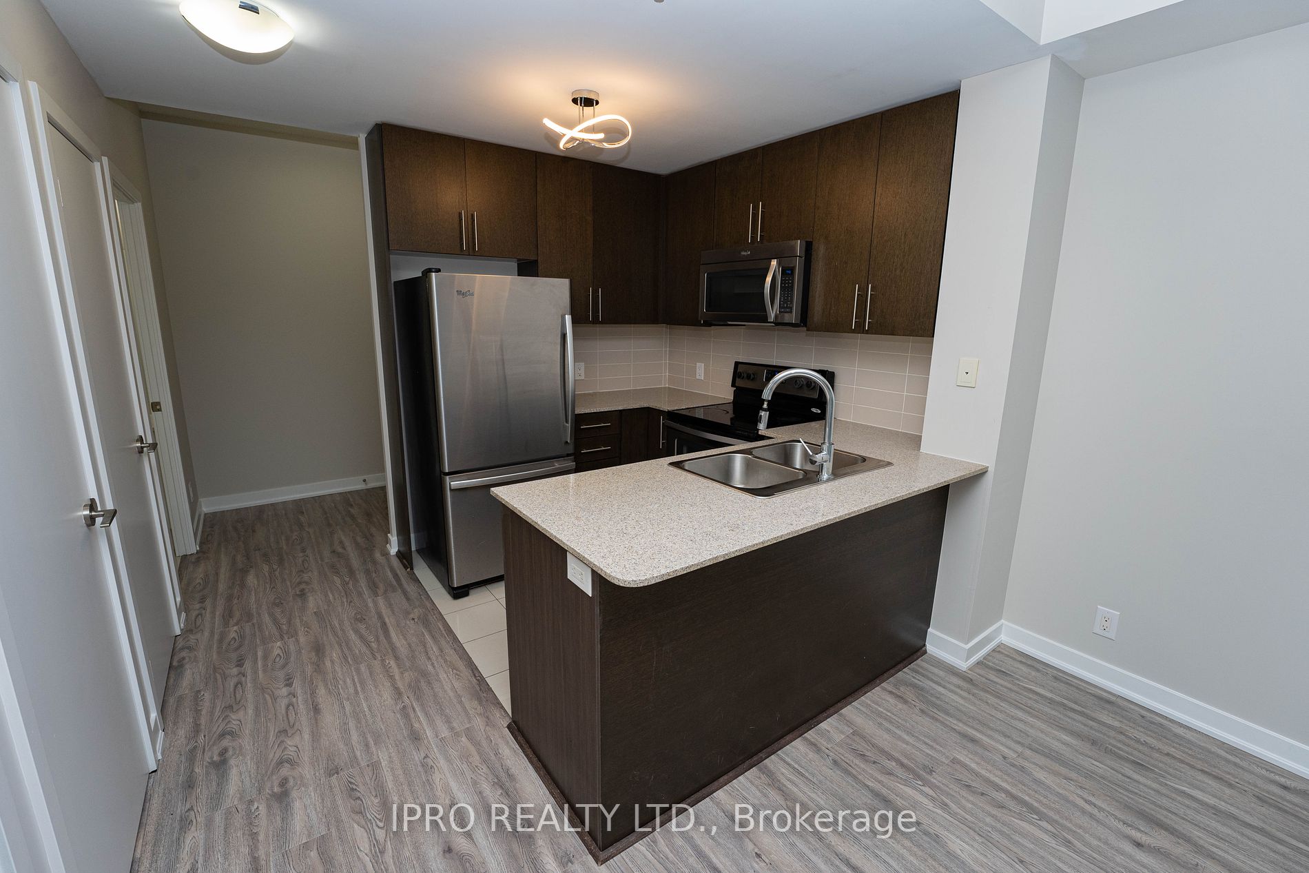 3985 Grand Park Dr 1912 Property Photo 5