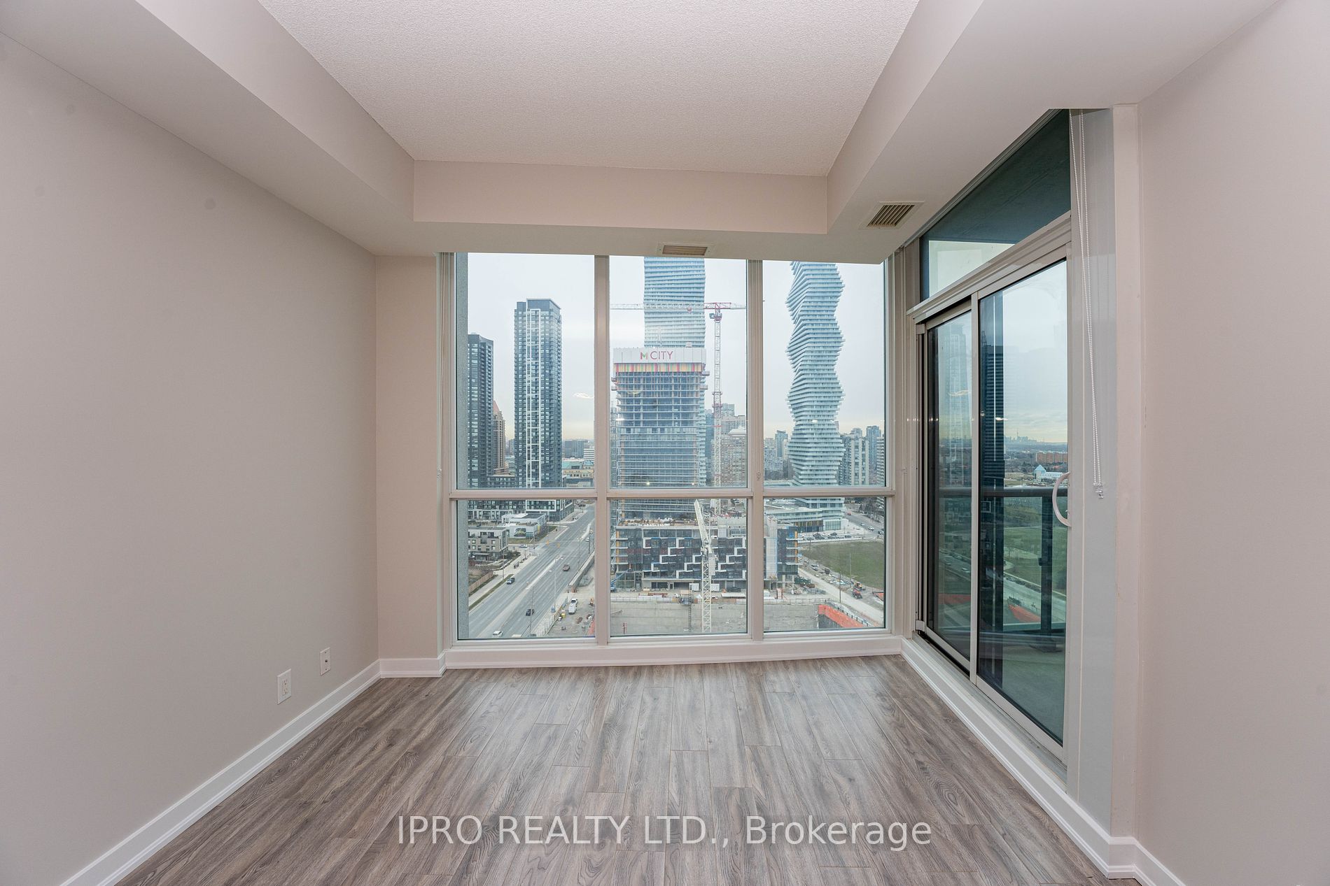 3985 Grand Park Dr 1912 Property Photo 10