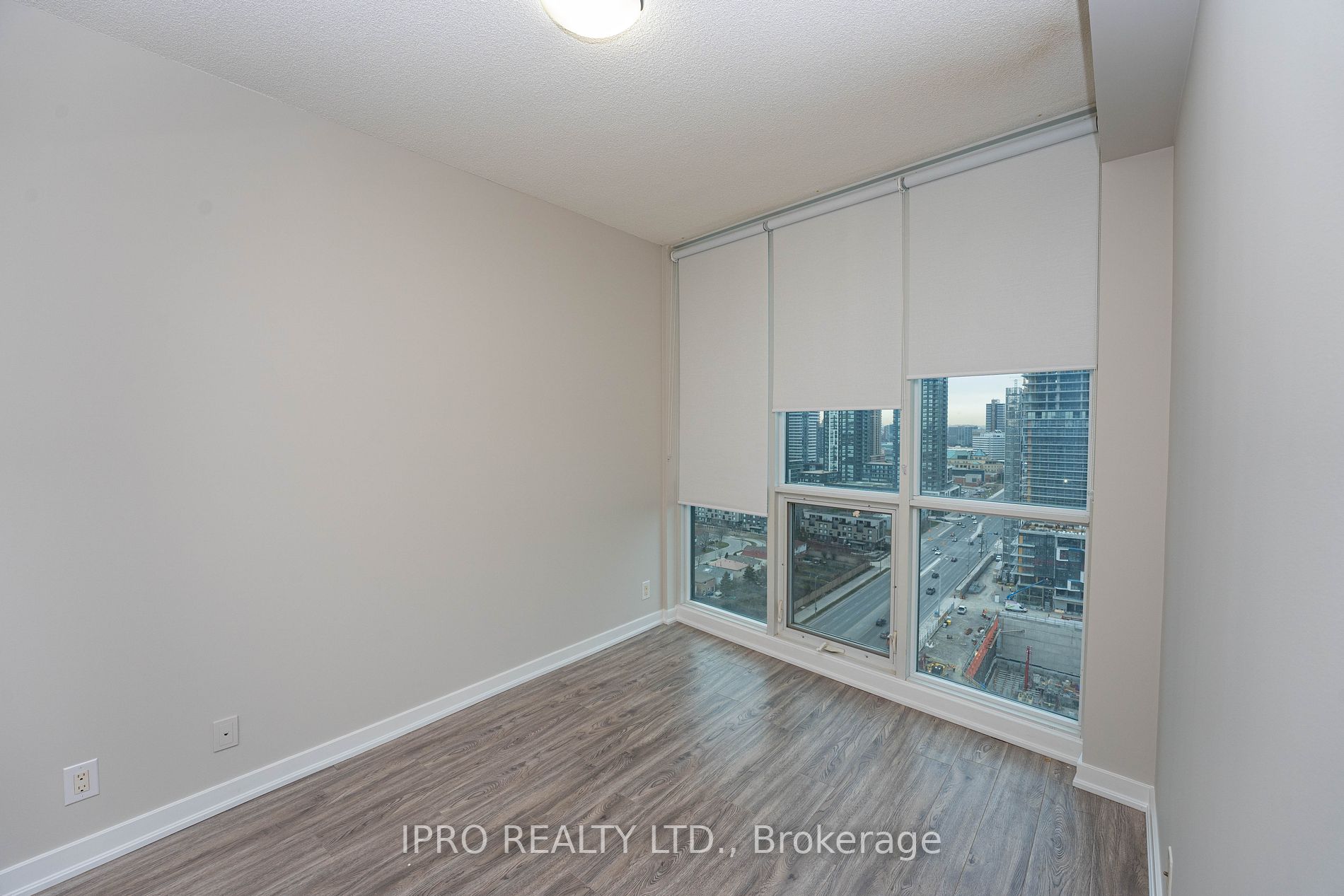 3985 Grand Park Dr 1912 Property Photo 11