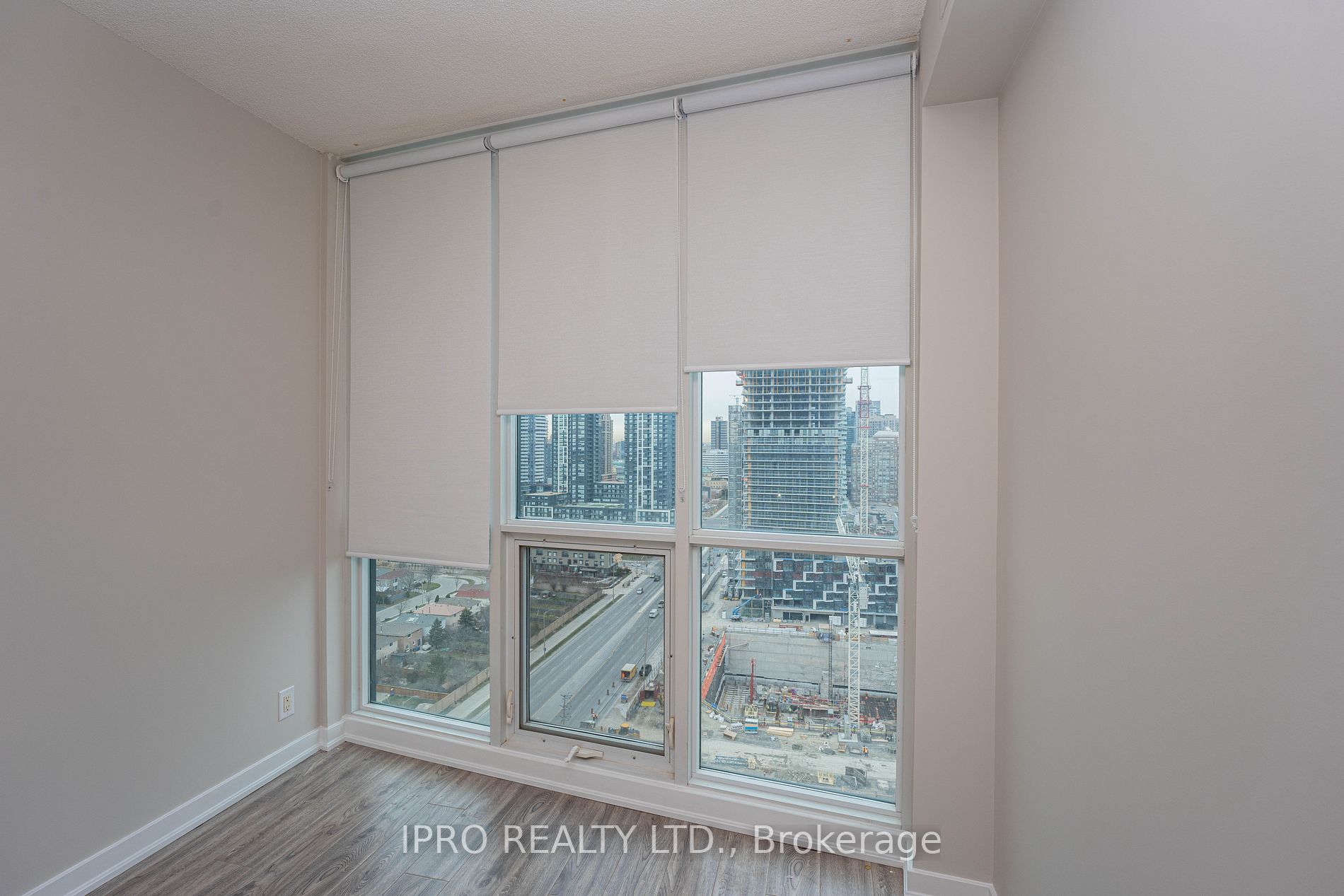 3985 Grand Park Dr 1912 Property Photo 12