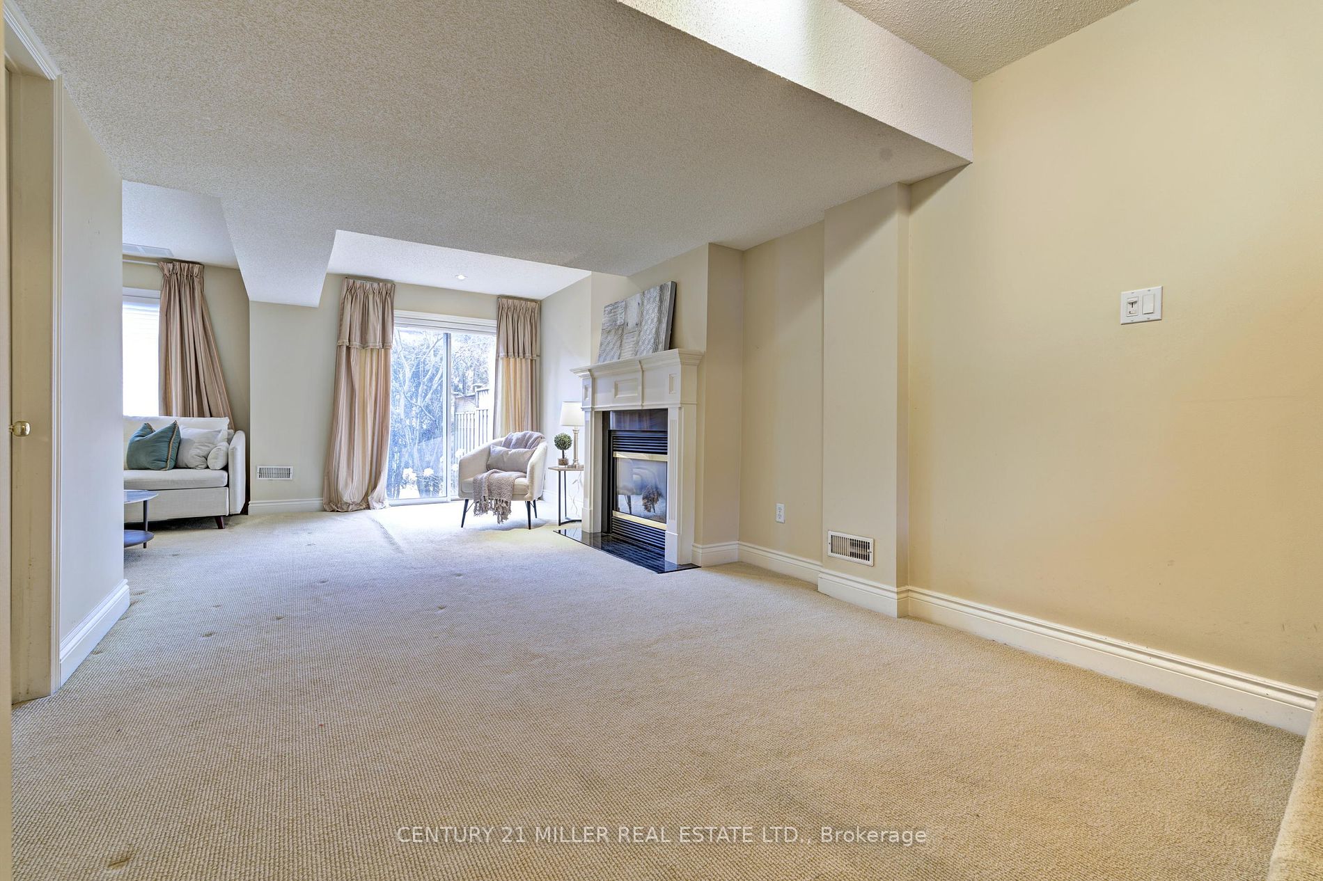 1084 Queen St W 29b Property Photo 31