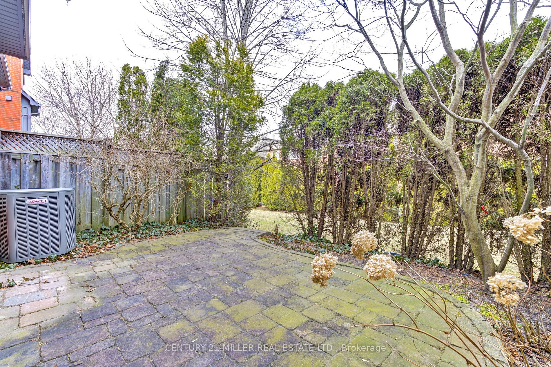 1084 Queen St W 29b Property Photo 35