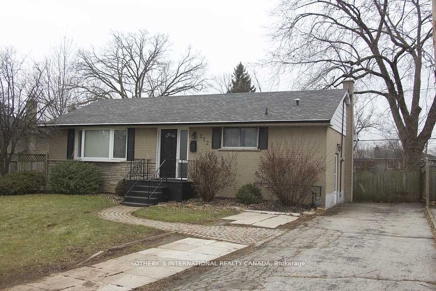 222 Hammersmith Crt Property Photo 2