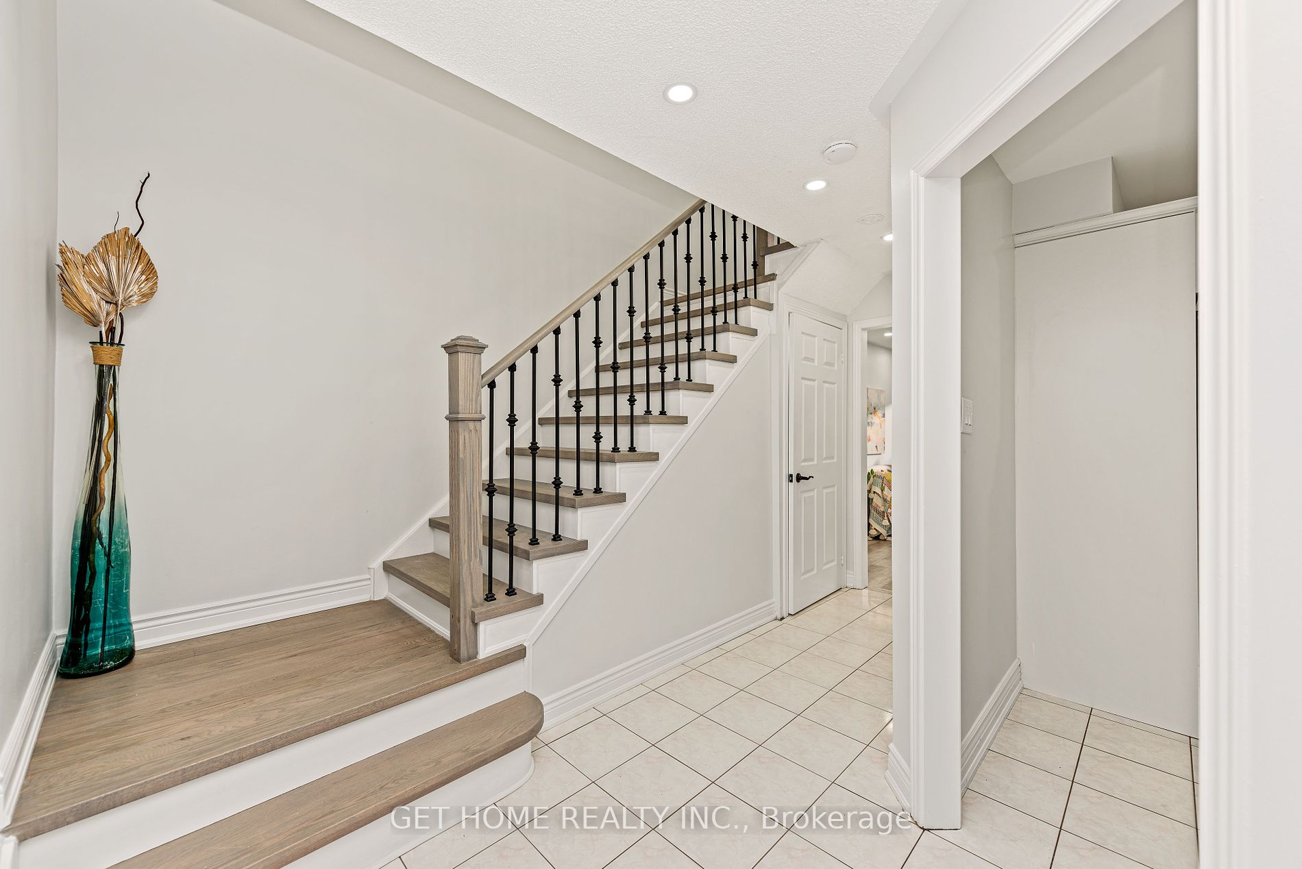 5444 Antrex Cres Property Photo 5