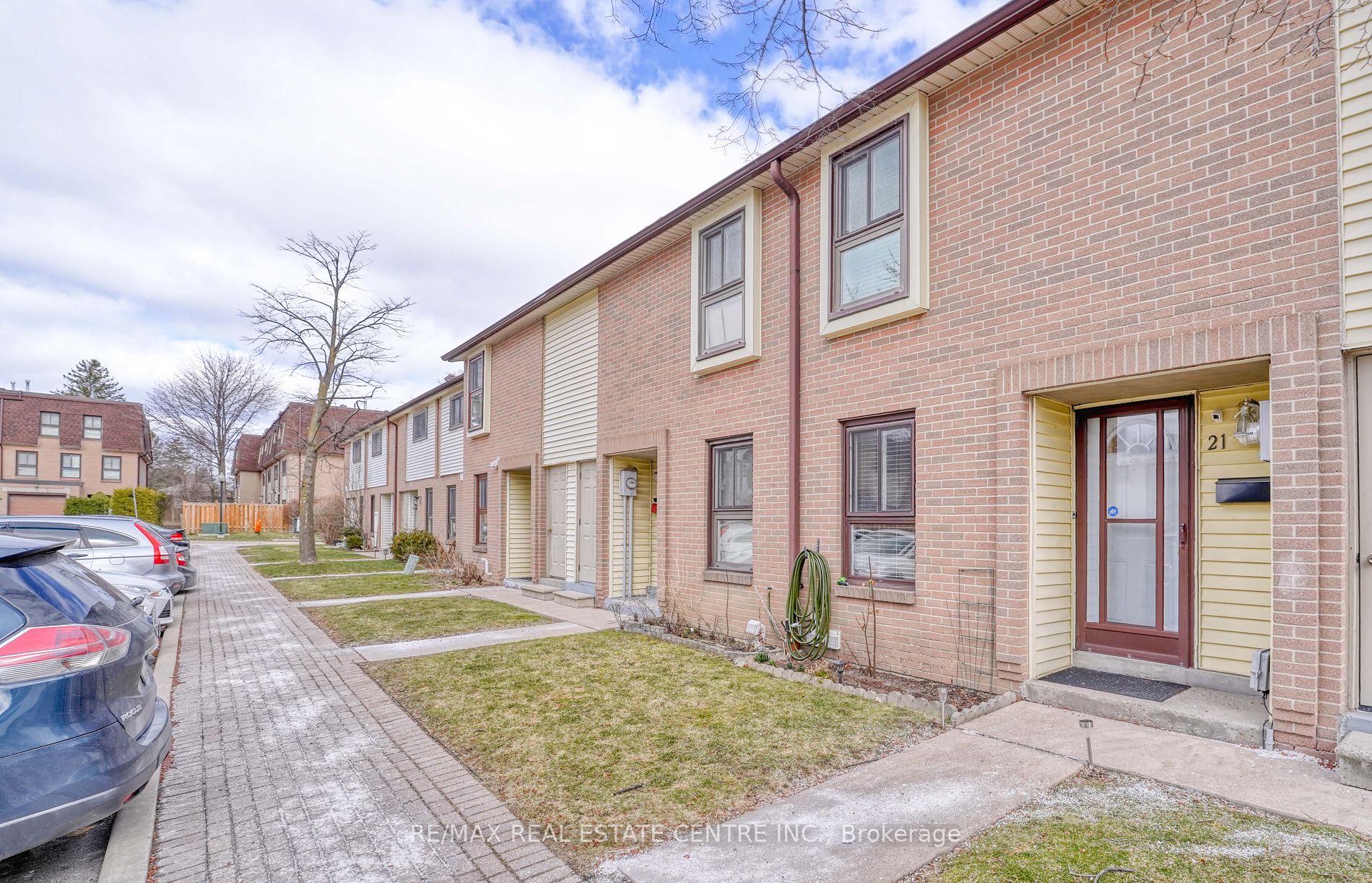 46 Dearbourne Blvd 21 Property Photo 1