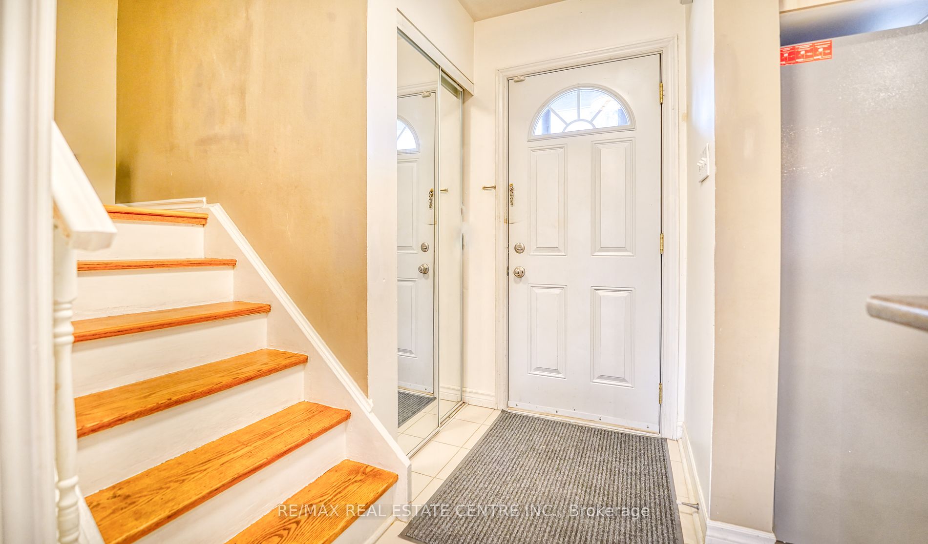 46 Dearbourne Blvd 21 Property Photo 3