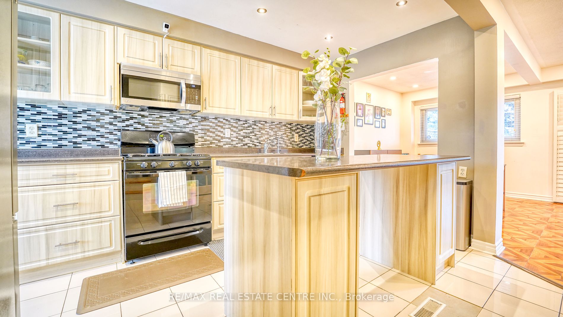 46 Dearbourne Blvd 21 Property Photo 5