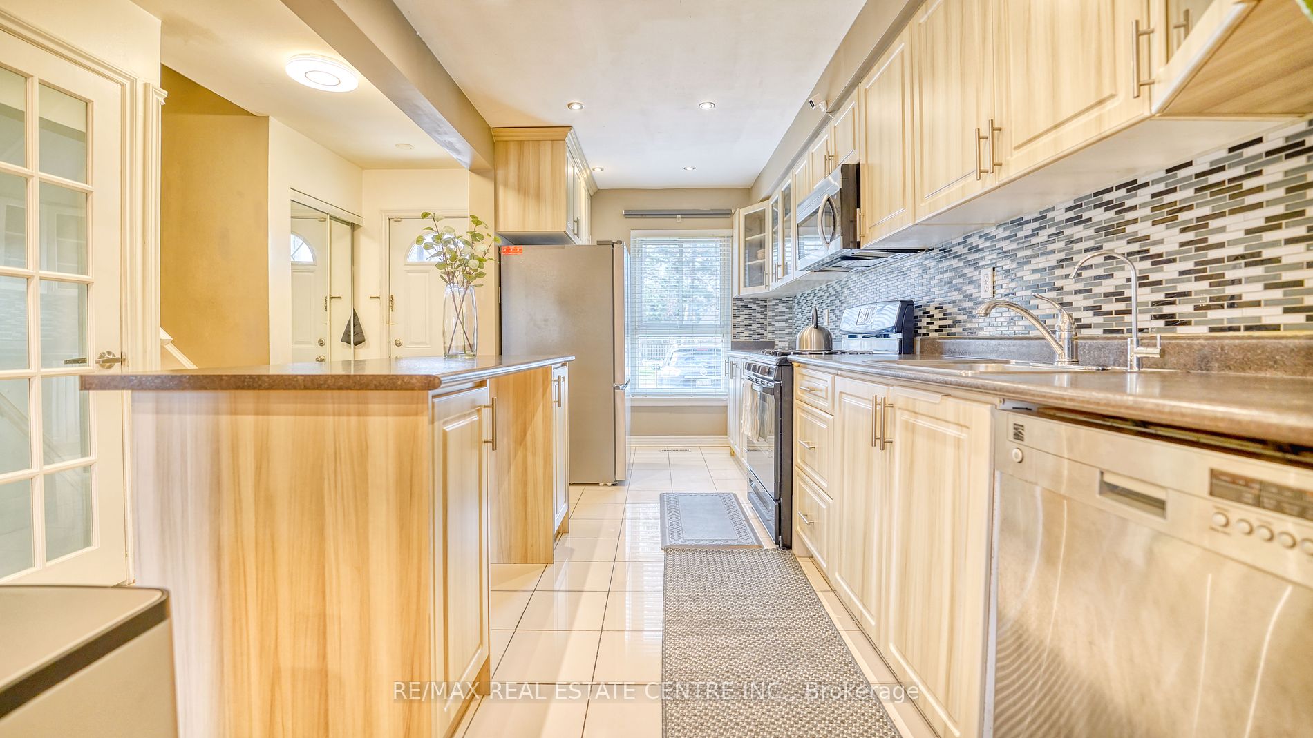 46 Dearbourne Blvd 21 Property Photo 6