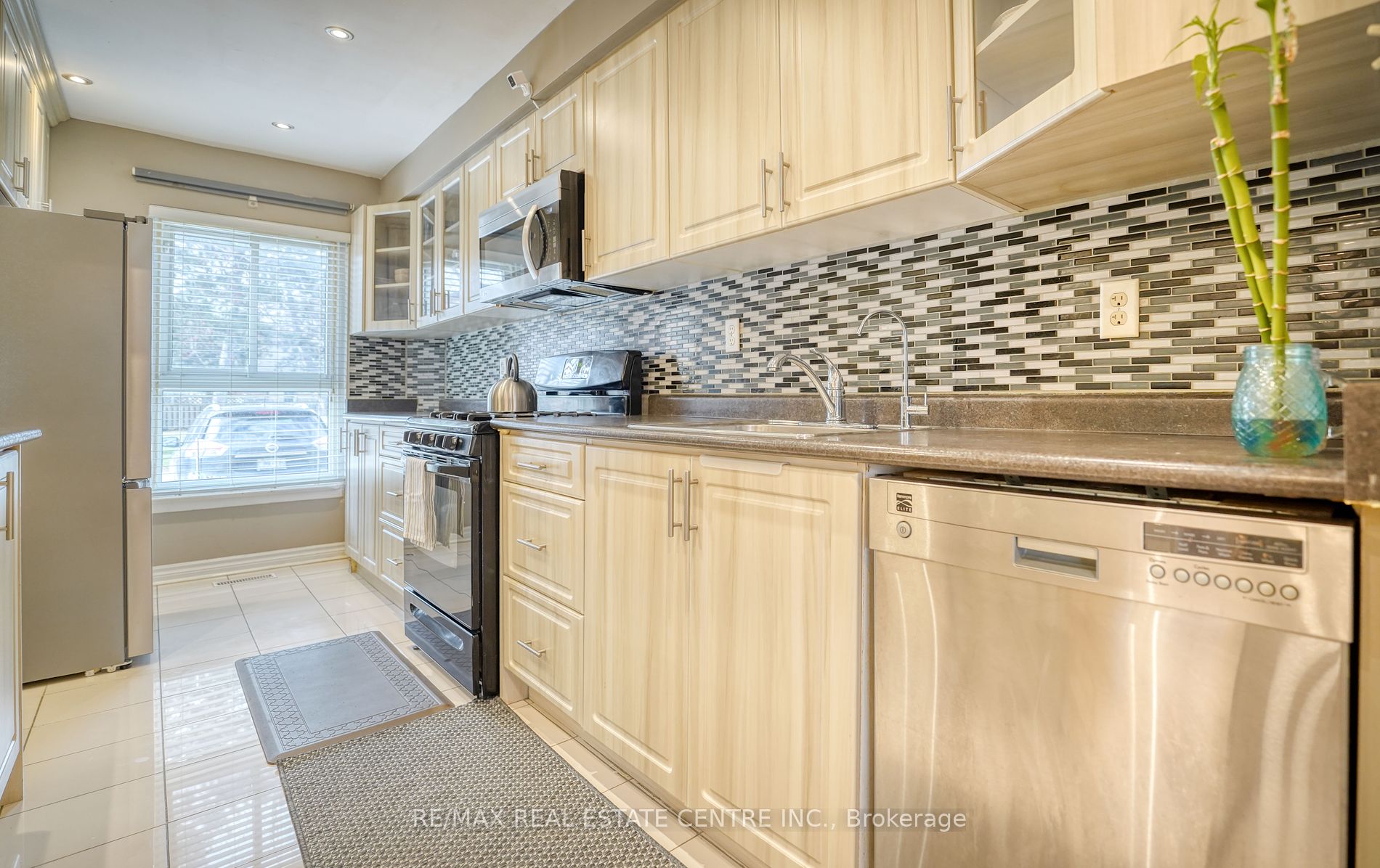 46 Dearbourne Blvd 21 Property Photo 7