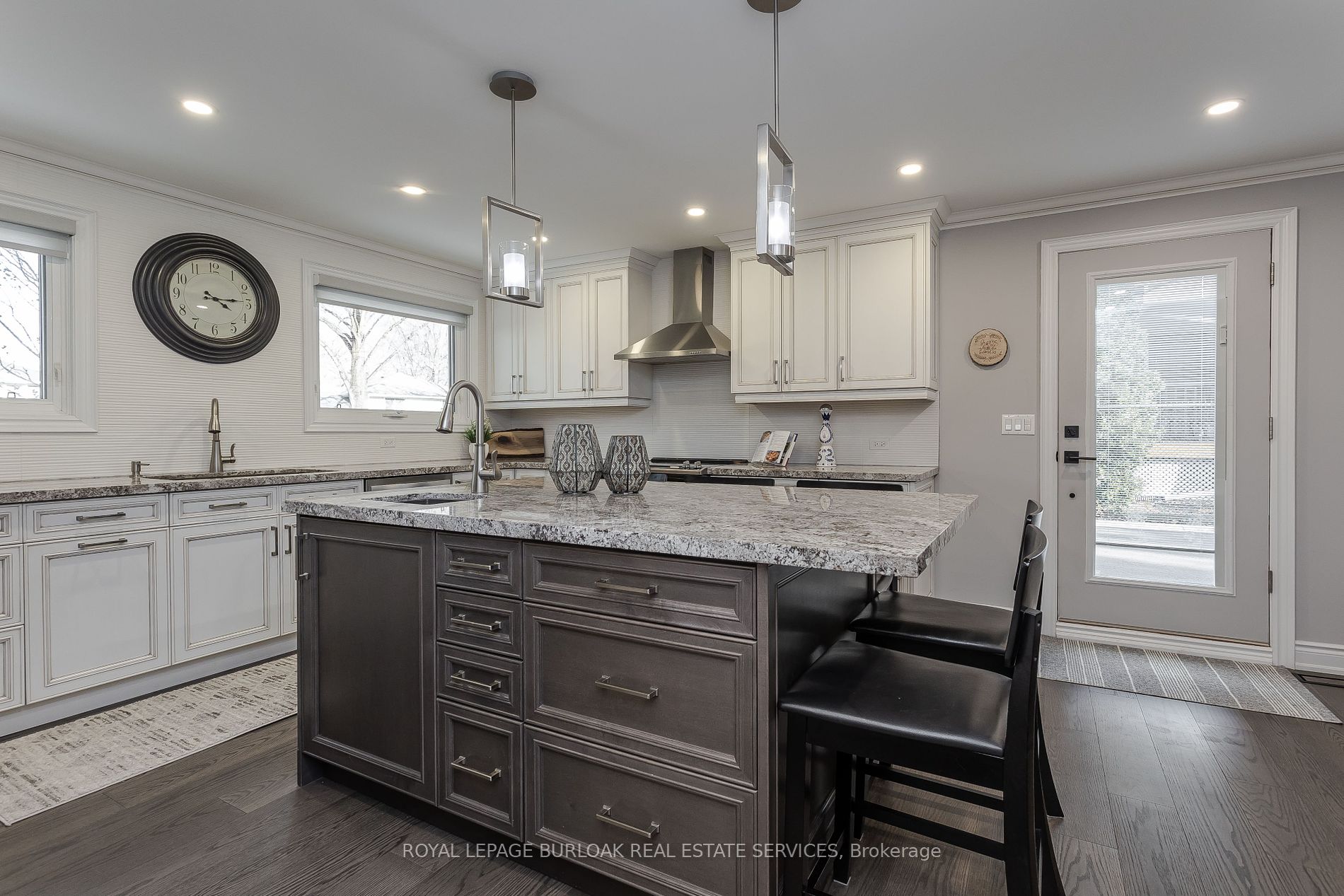 404 Erindale Dr Property Photo 15