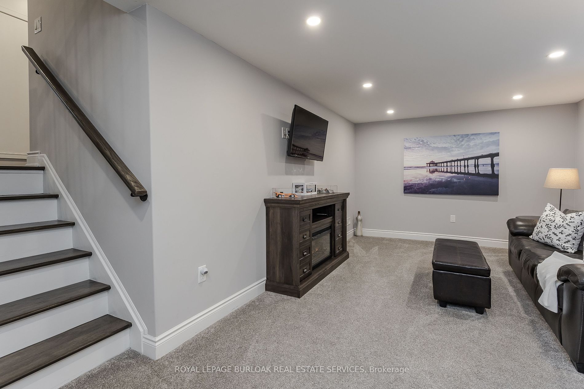 404 Erindale Dr Property Photo 33
