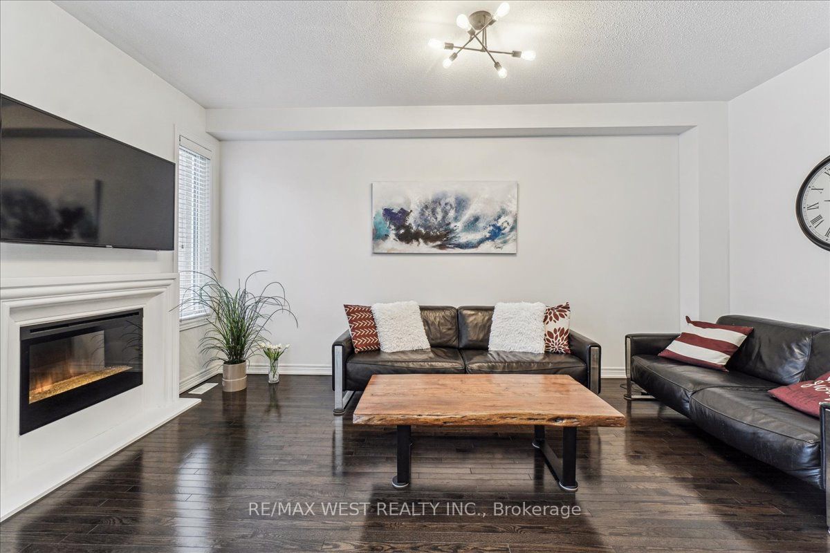 9 Merrickville Way Property Photo 2