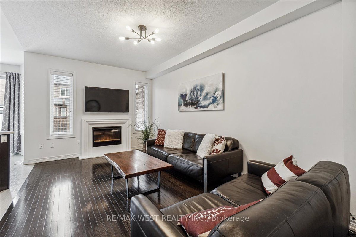 9 Merrickville Way Property Photo 3
