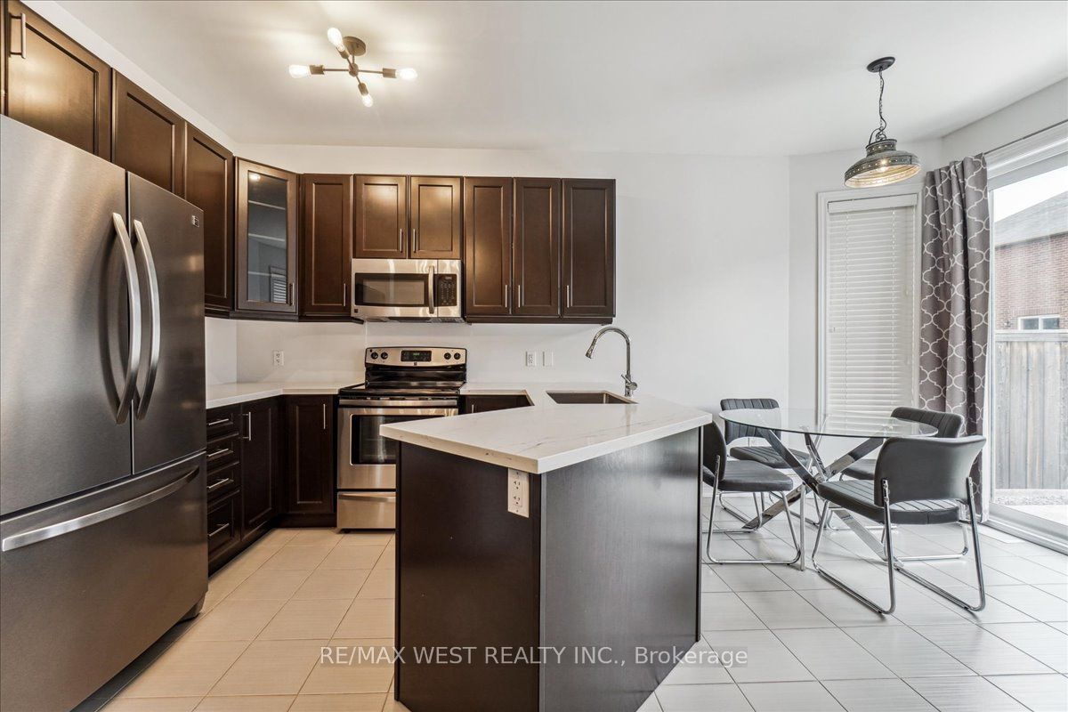 9 Merrickville Way Property Photo 5