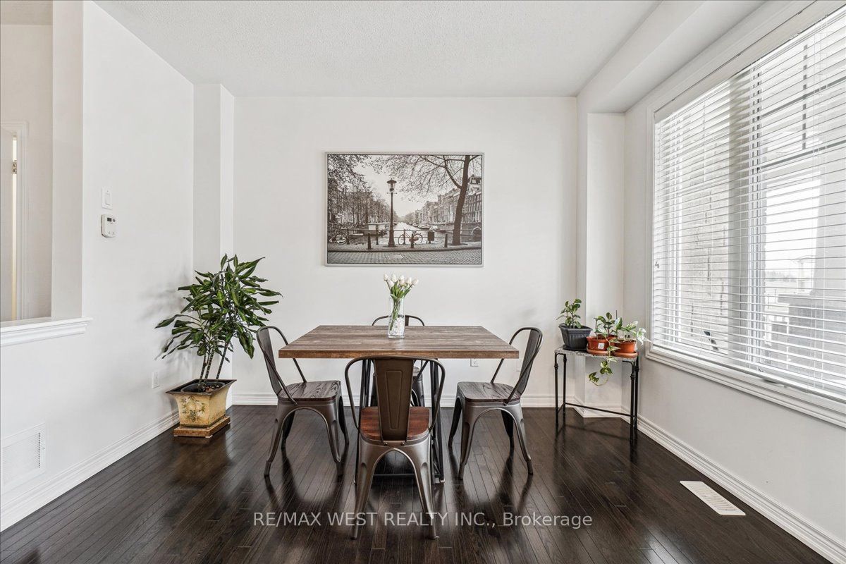9 Merrickville Way Property Photo 6