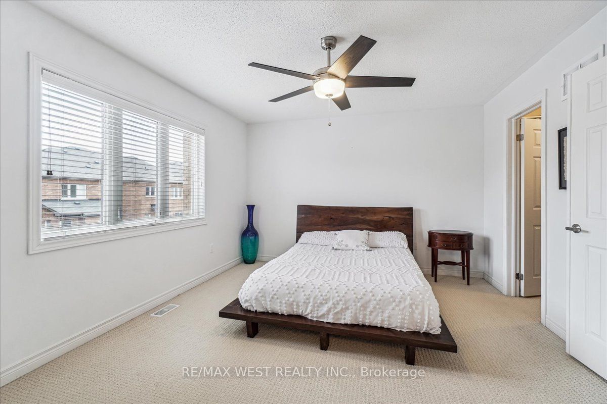 9 Merrickville Way Property Photo 7