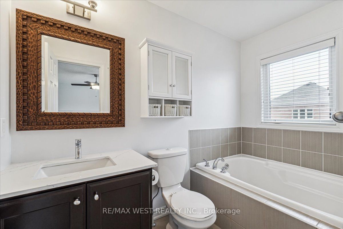 9 Merrickville Way Property Photo 8