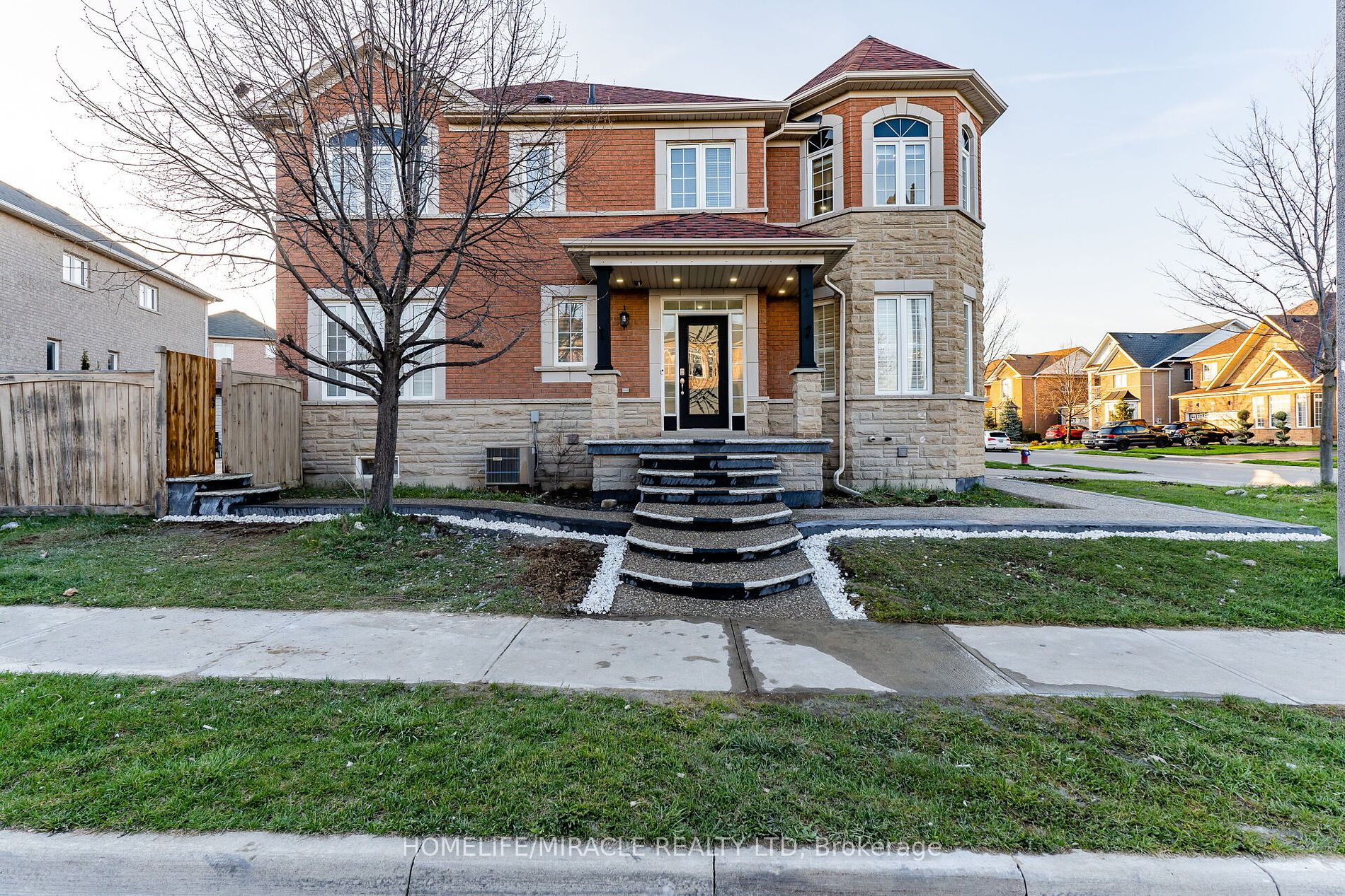 2 Tobermory Cres Property Photo 2