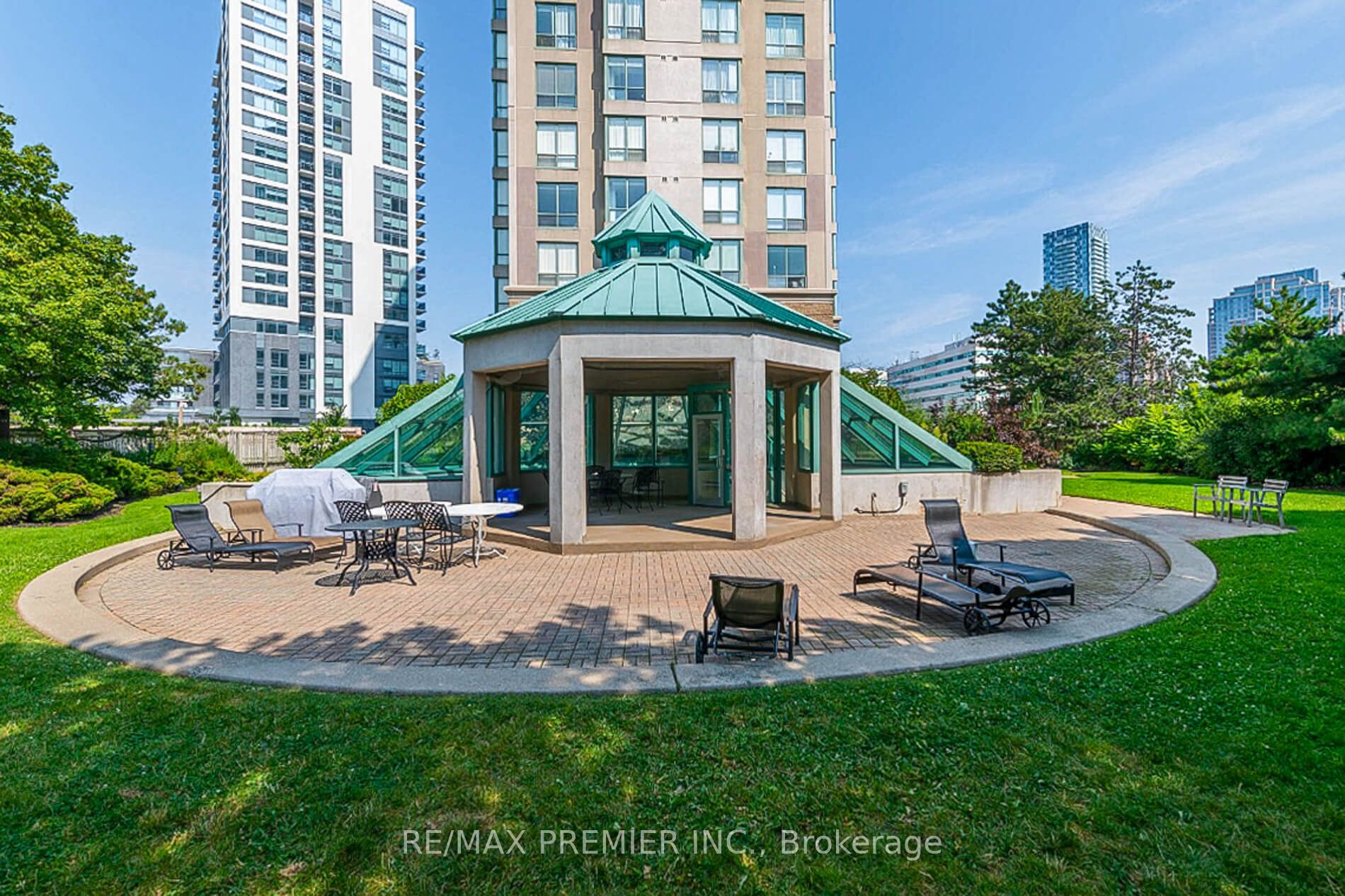 101 Subway Cres 9 Property Photo 2
