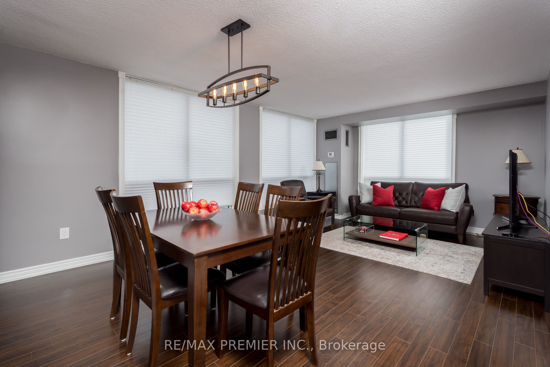 101 Subway Cres 9 Property Photo 5