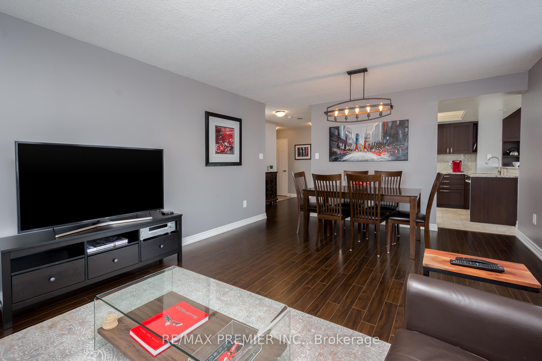 101 Subway Cres 9 Property Photo 7