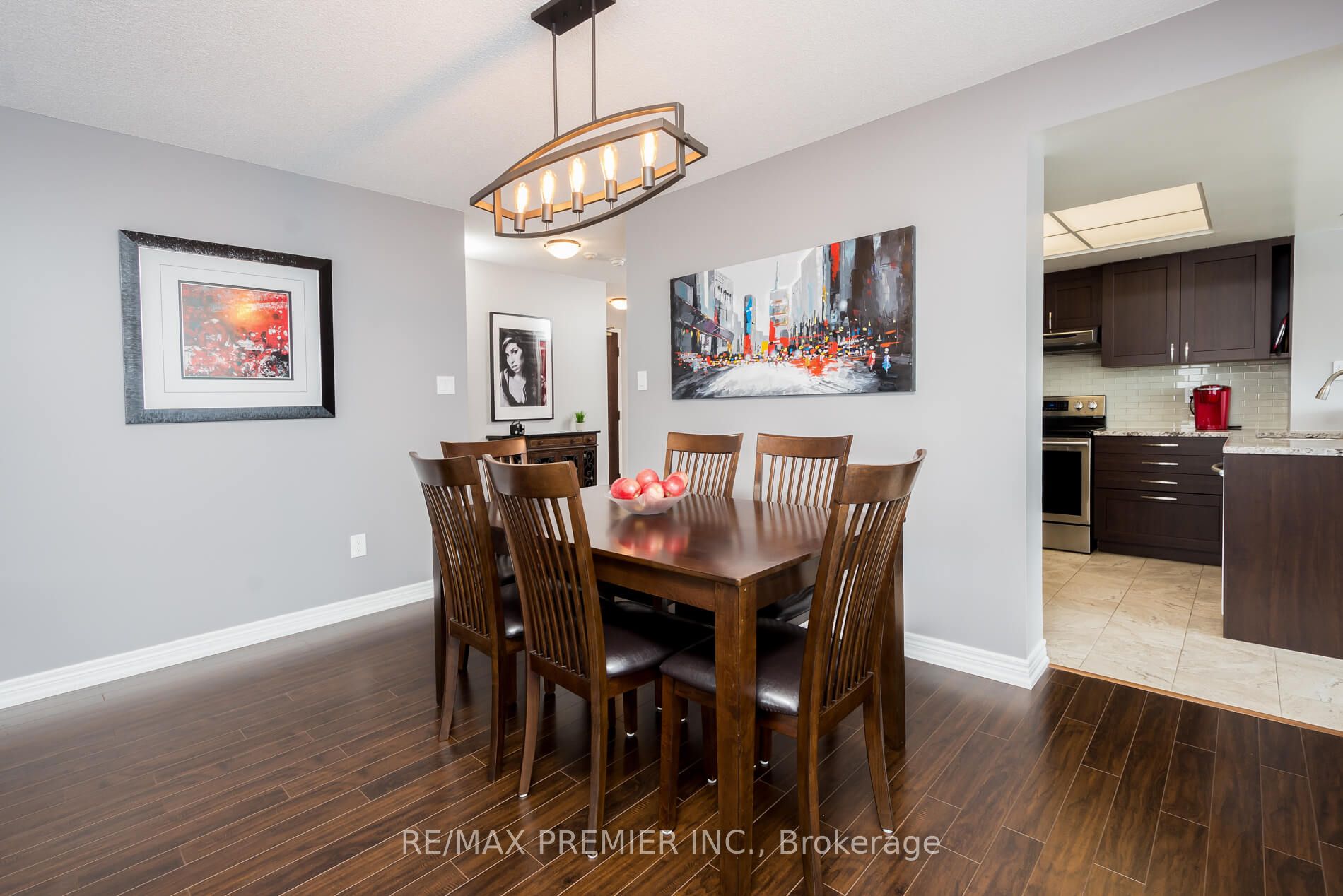 101 Subway Cres 9 Property Photo 8